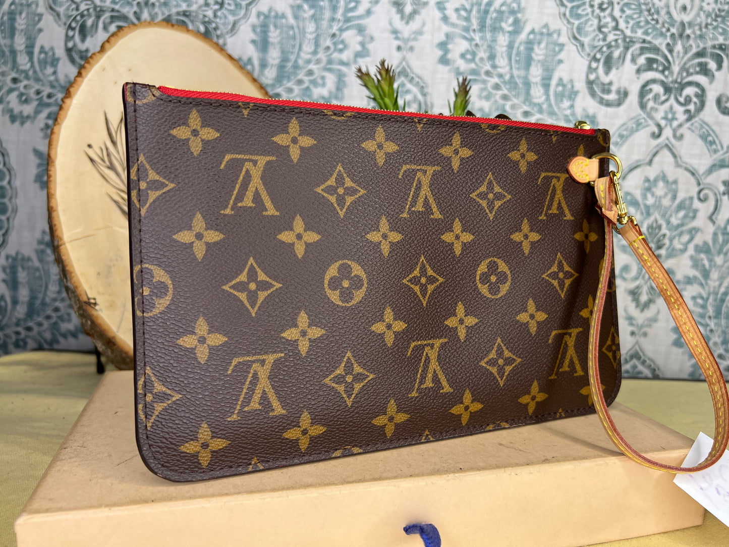 Neverfull Pouch Cherry Red