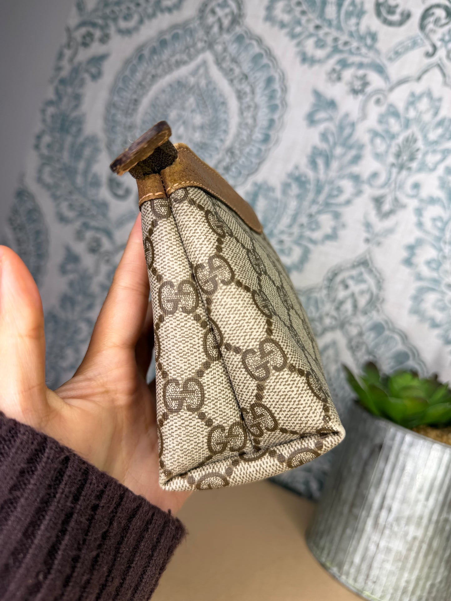 Gucci Supreme Brown Vintage Zipped Pouch