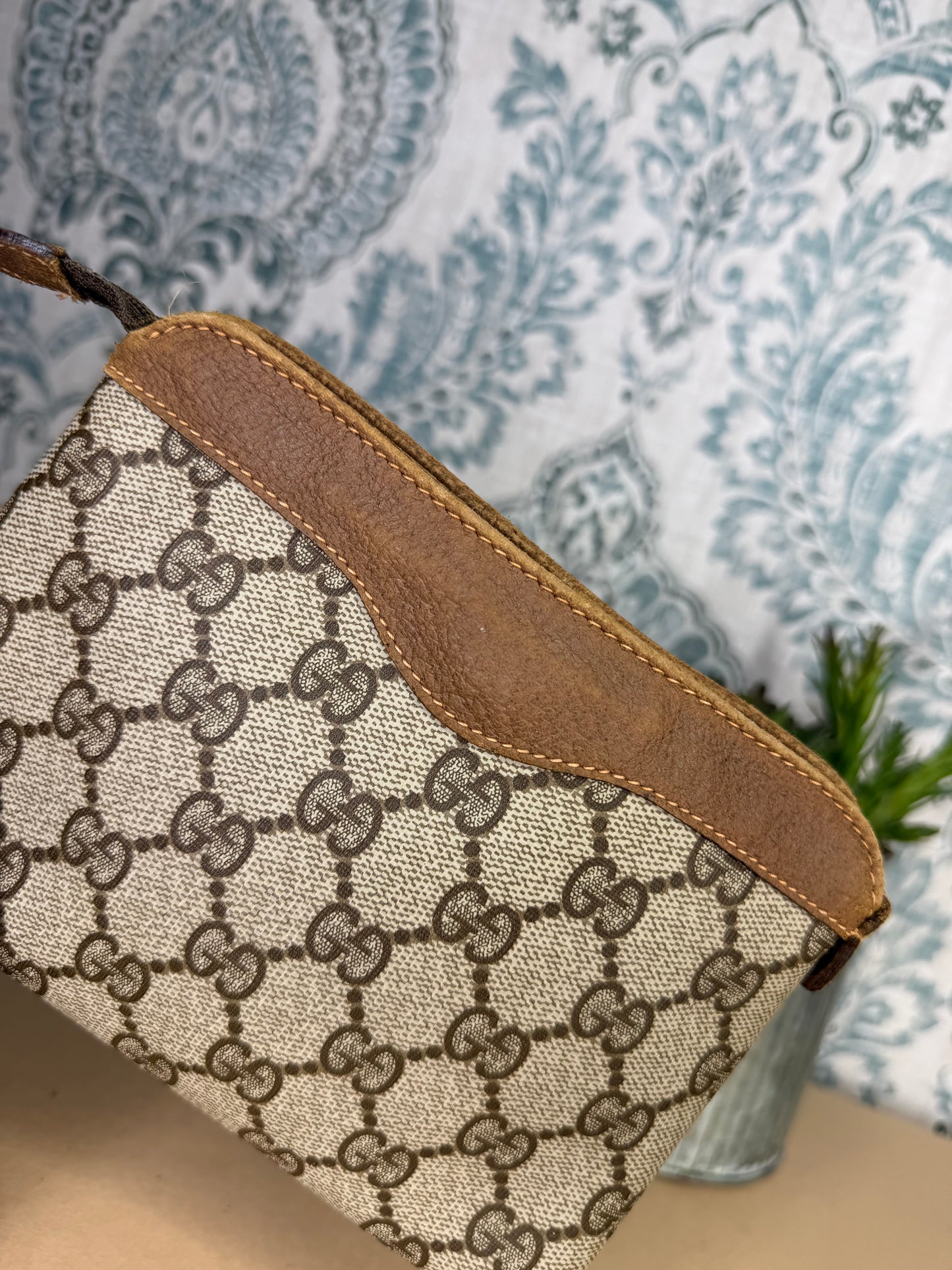 Gucci Supreme Brown Vintage Zipped Pouch