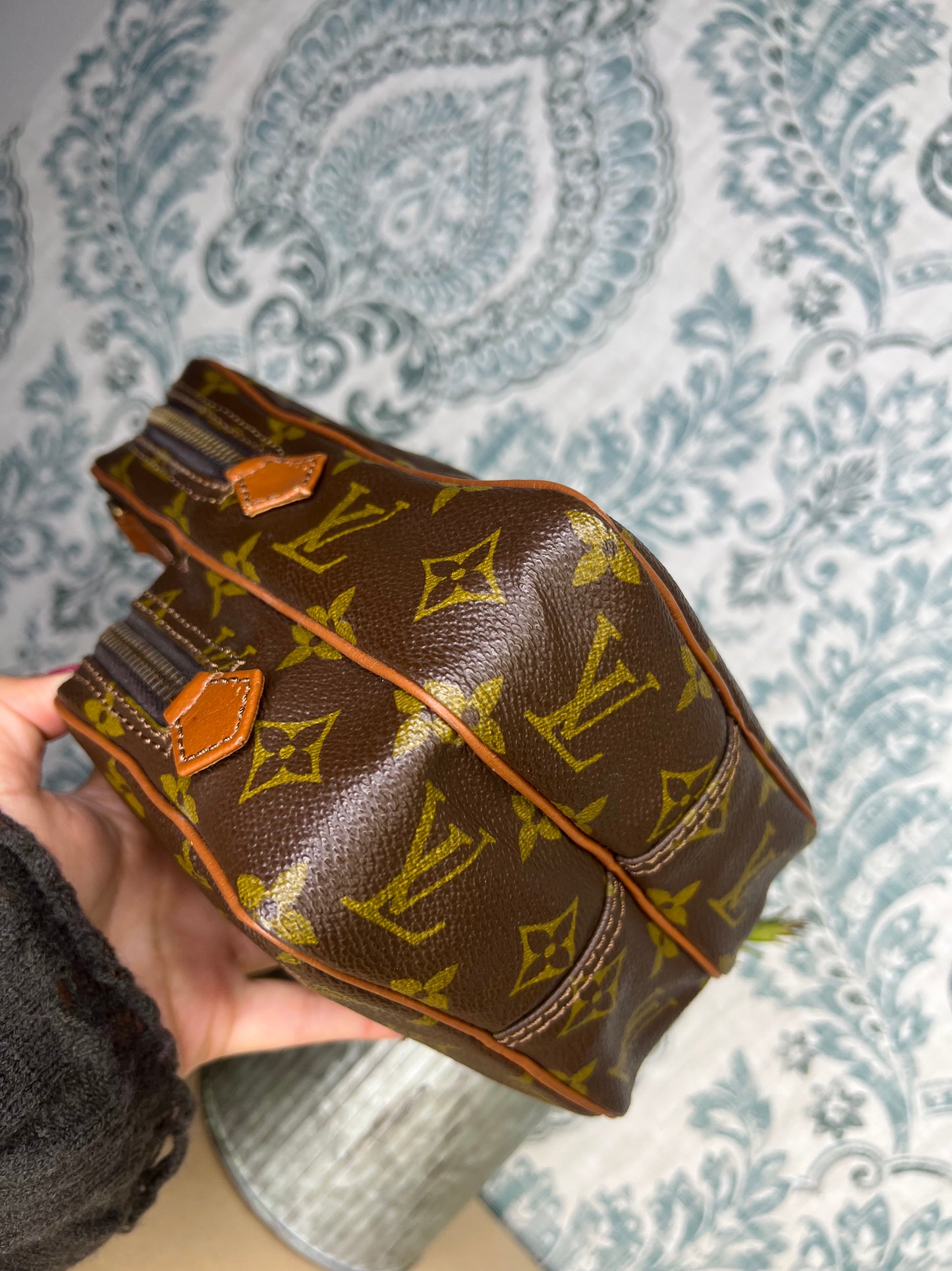 Louis Vuitton Vintage Amazon (project)