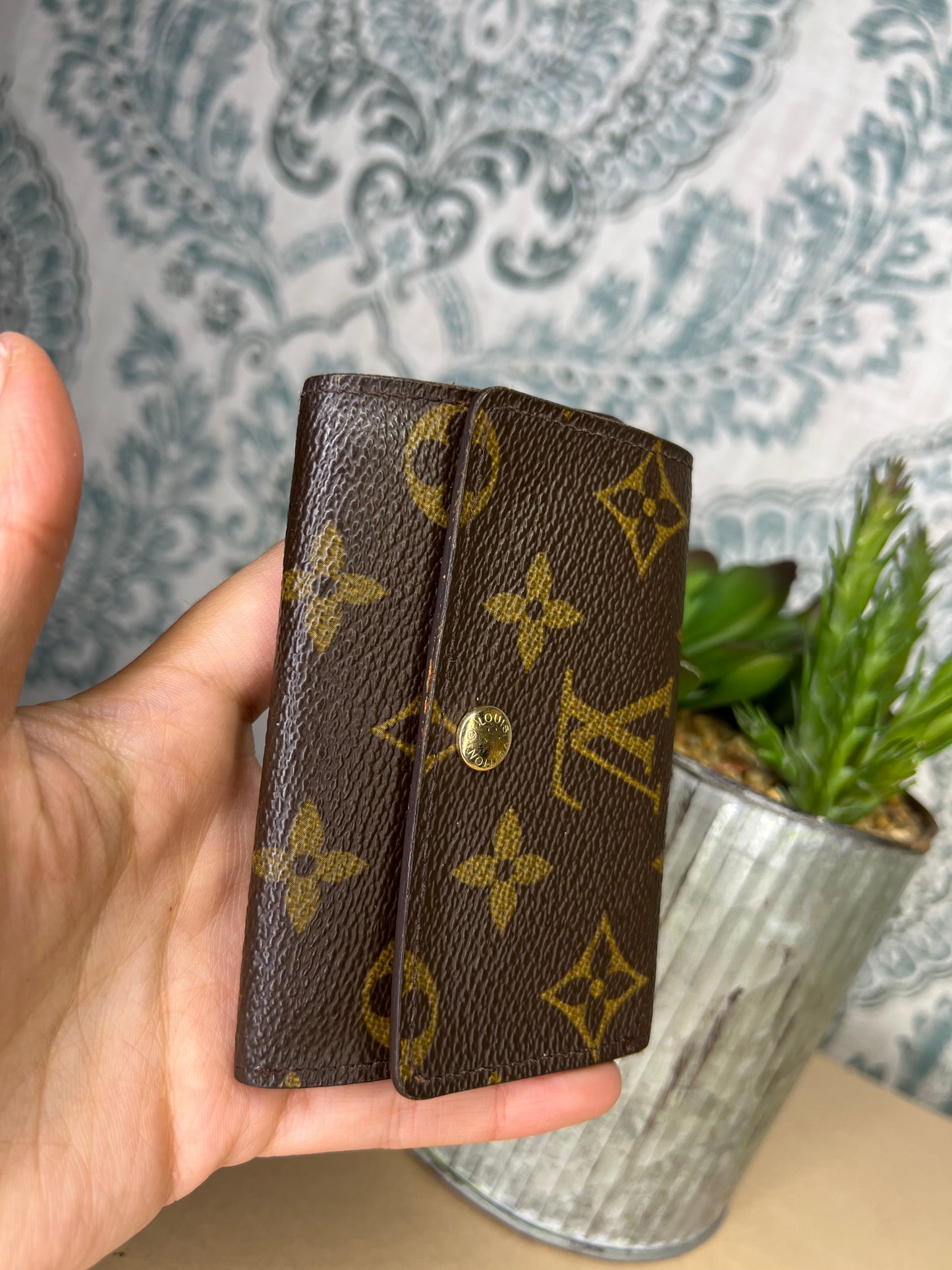 Louis Vuitton 6 Key Holder