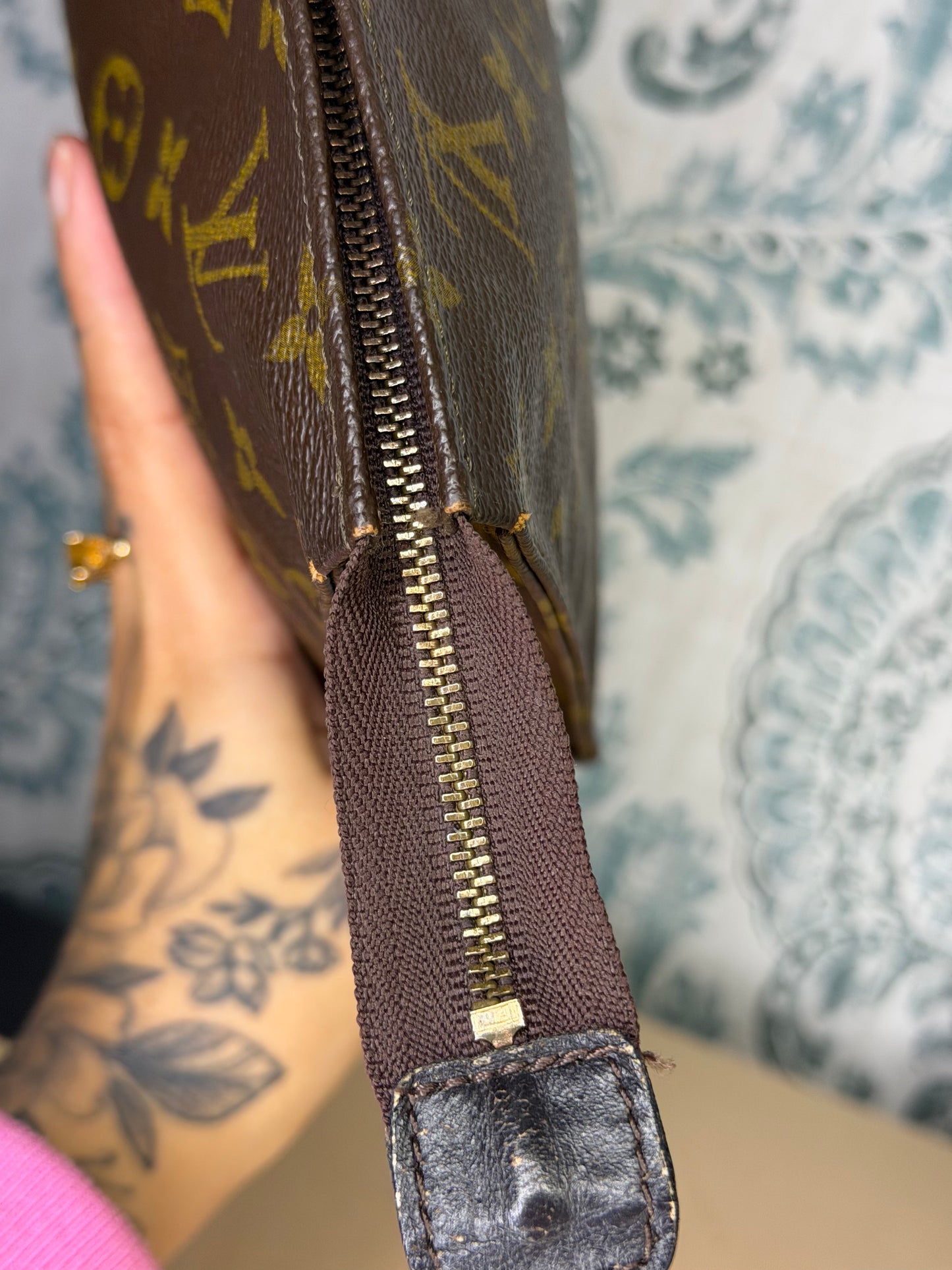 Louis Vuitton Toiletry 26