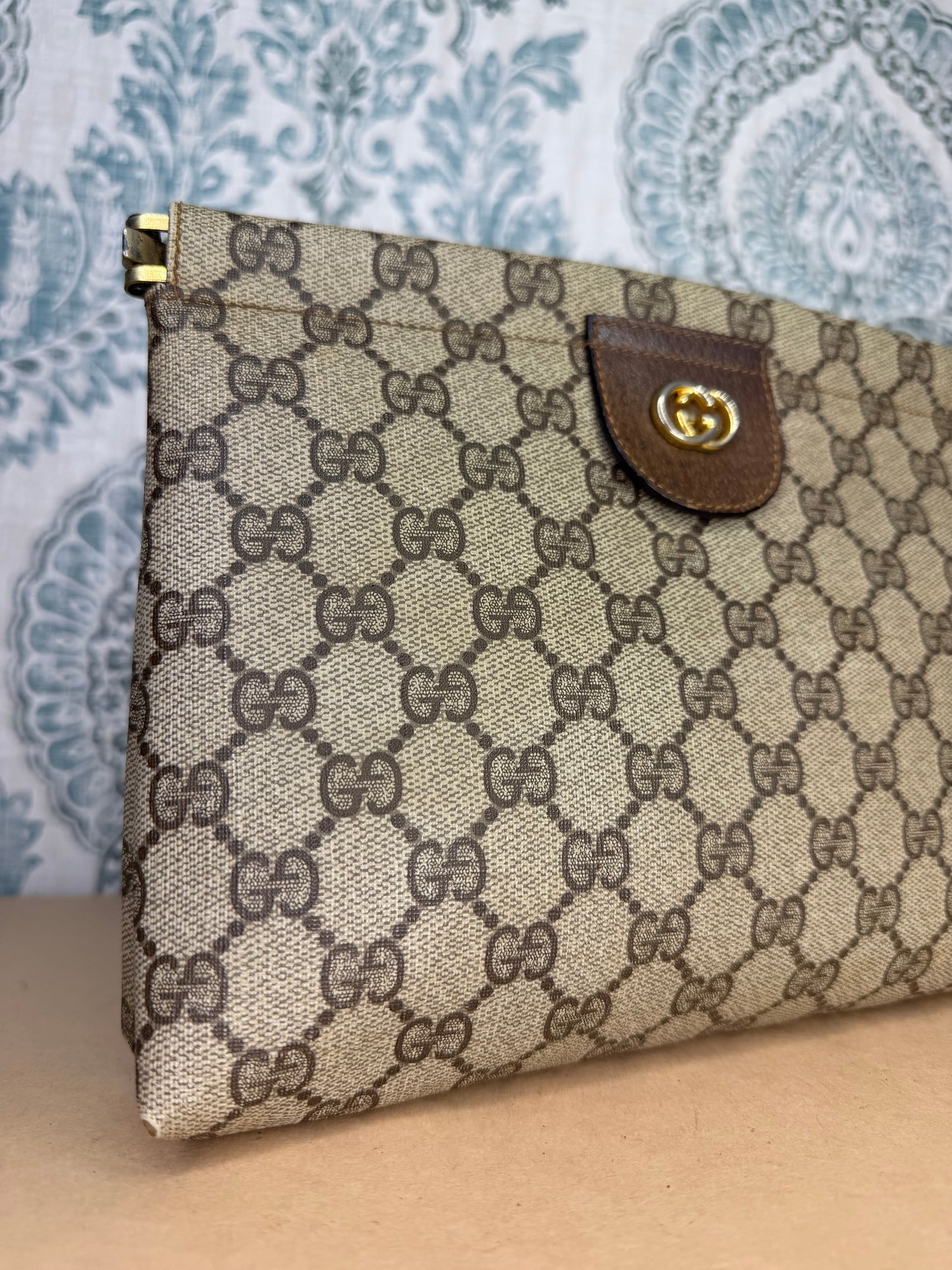 Gucci Supreme Brown Vintage Clutch
