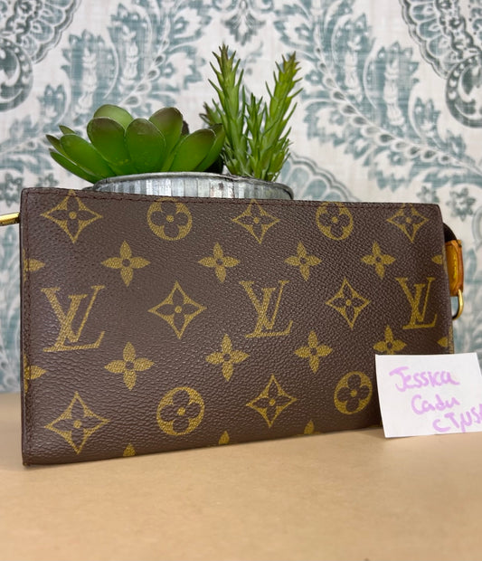 Louis Vuitton Bucket GM Pouch