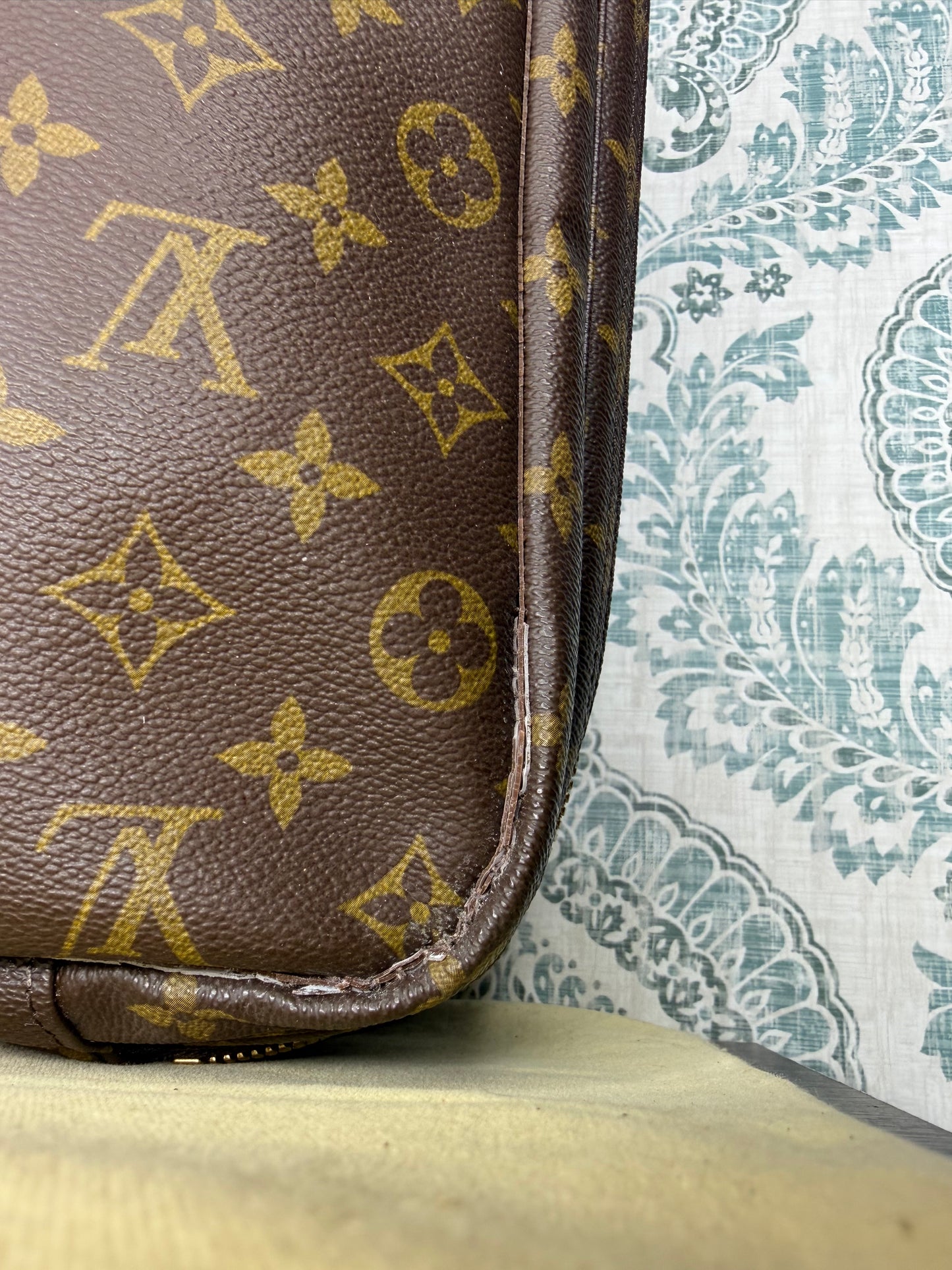 Louis Vuitton Satellite 60 Suit Case