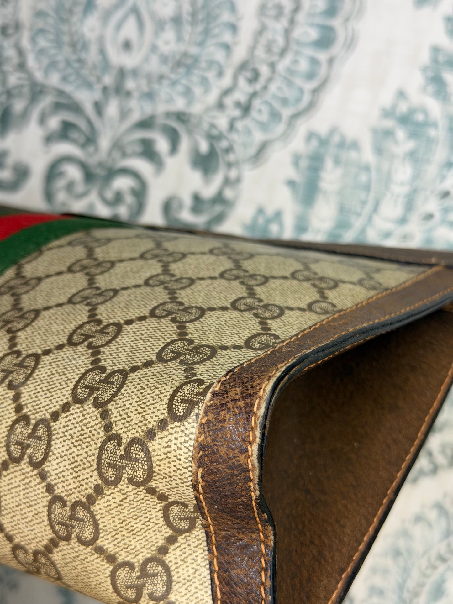 Gucci Supreme Sherry Line Clutch (Accessory Collection)
