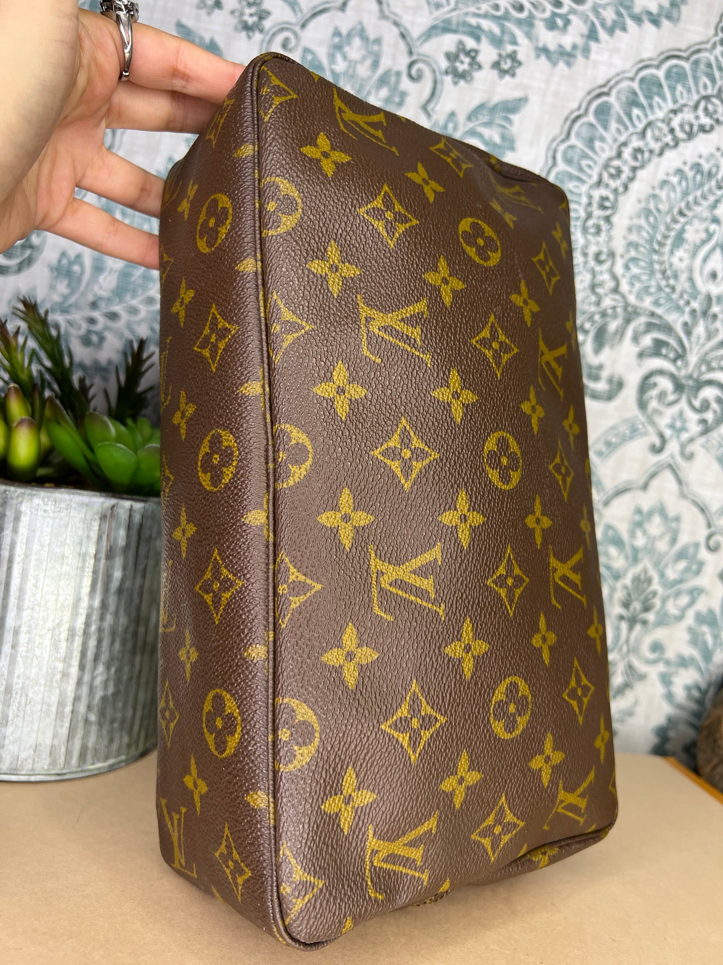 Louis Vuitton Trousse 28
