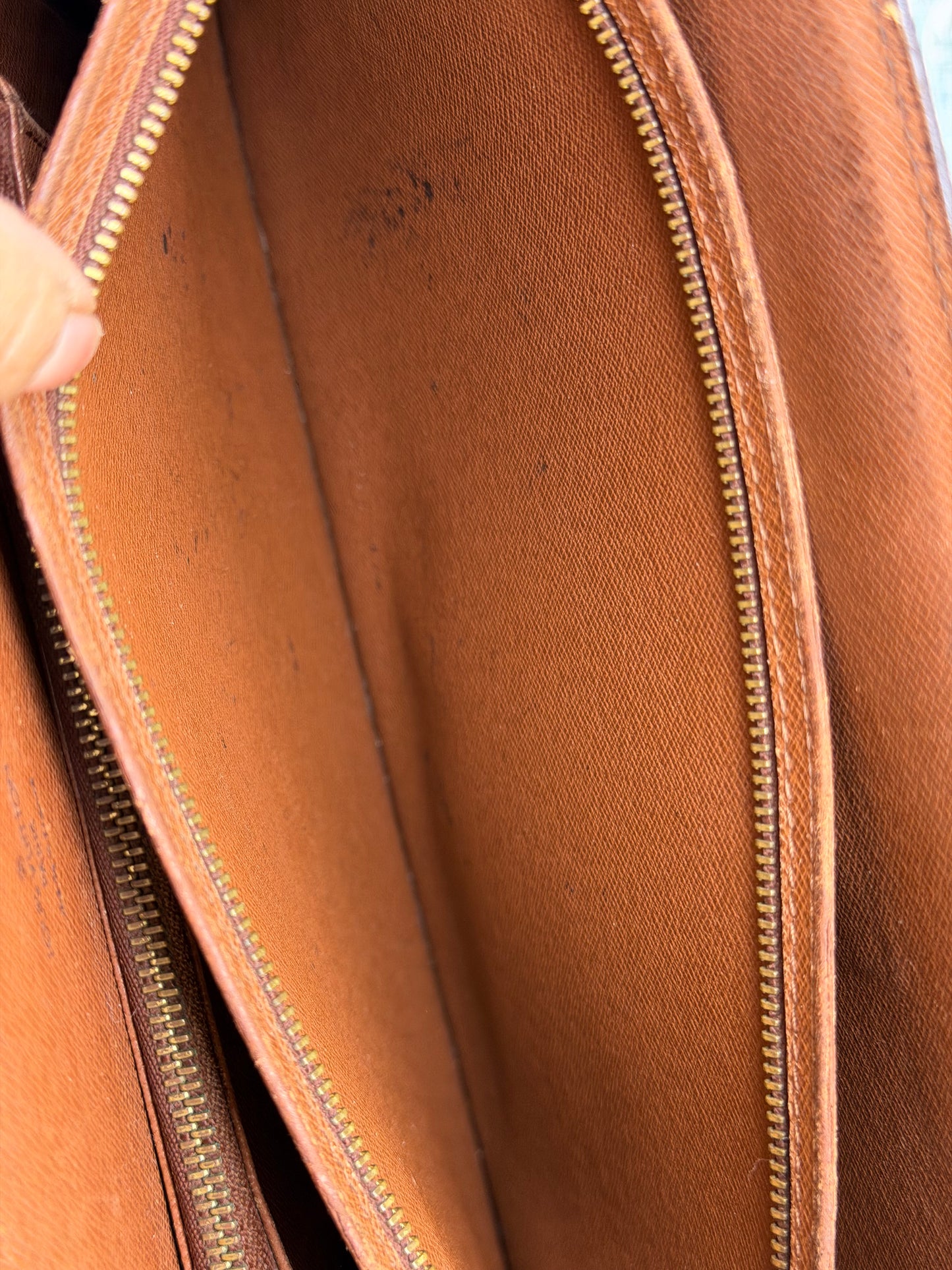 Louis Vuitton Courcelles