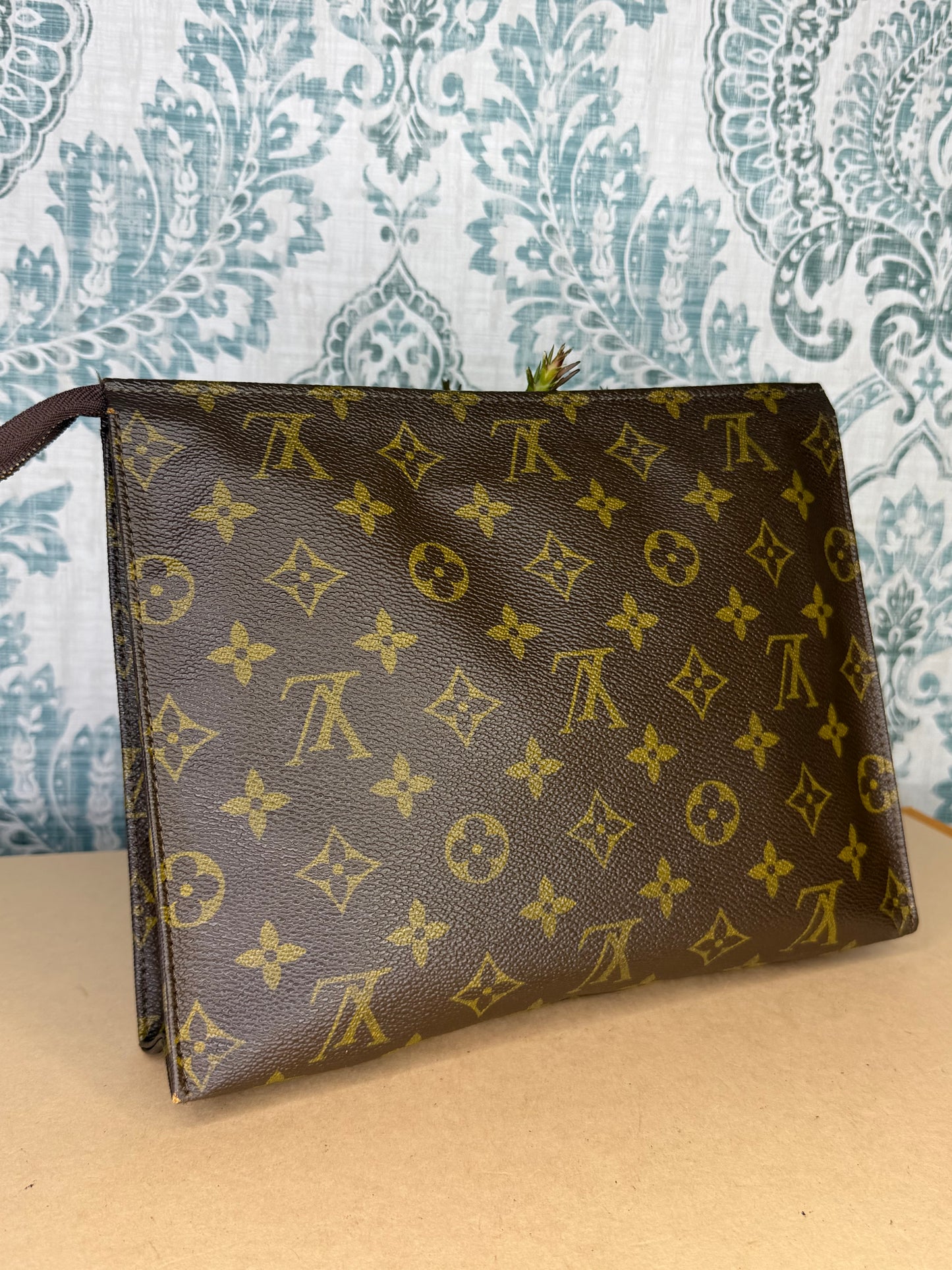 Louis Vuitton Toiletry 26