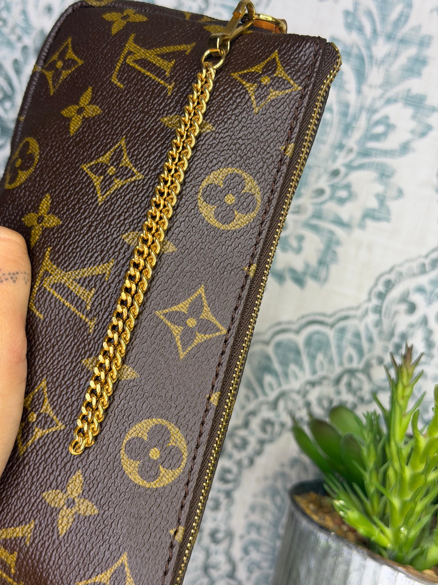 Louis Vuitton Sac Shopping Pouch