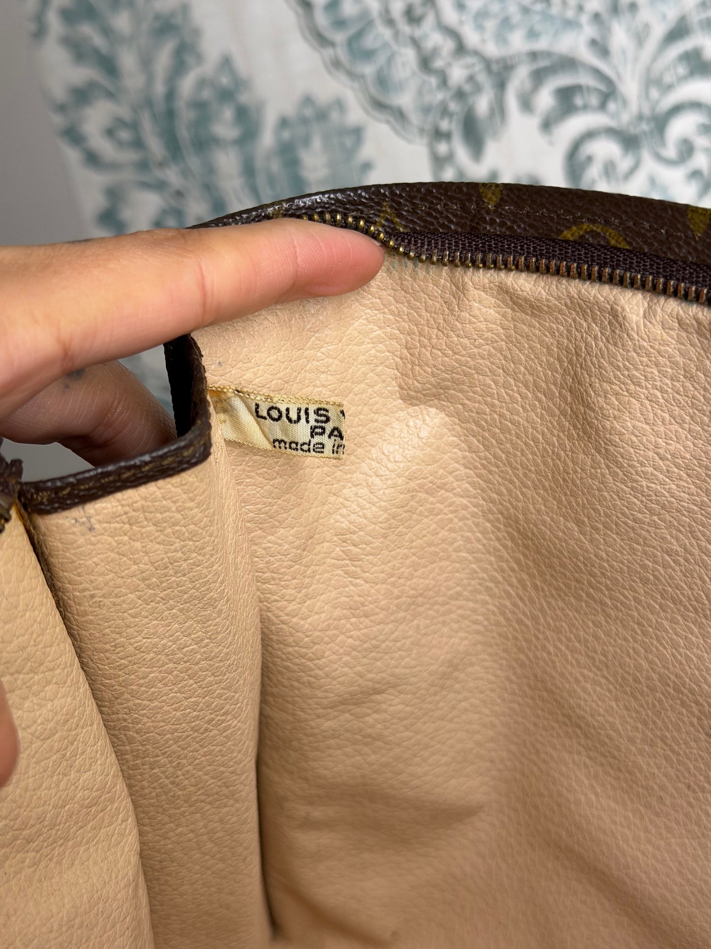 Louis Vuitton Toiletry 26