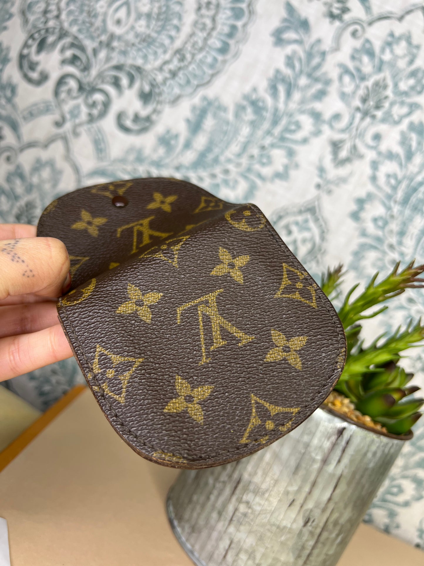 Louis Vuitton Porte Monnaie Gousset Coin / Card Case