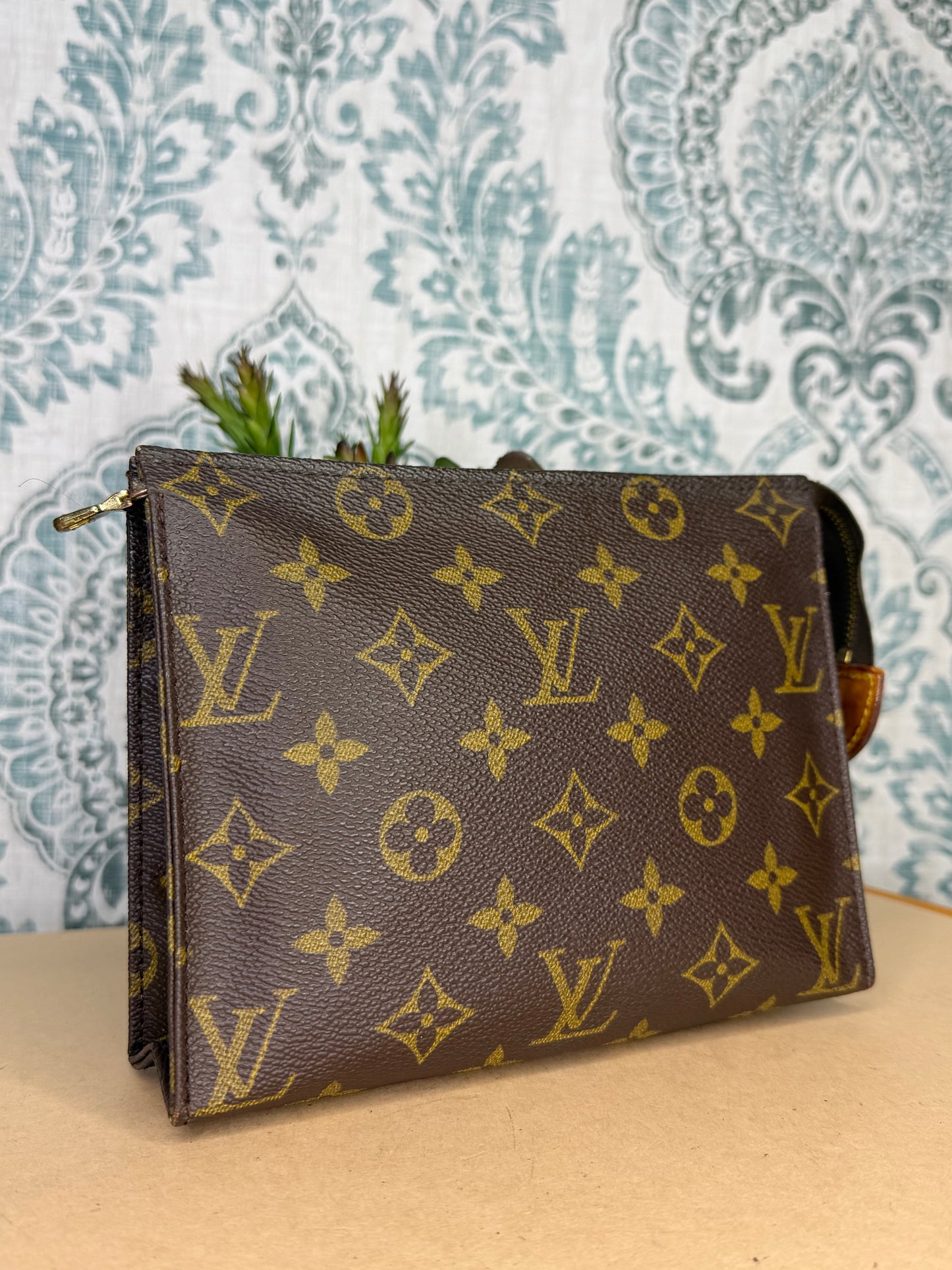 Louis Vuitton Toiletry 19