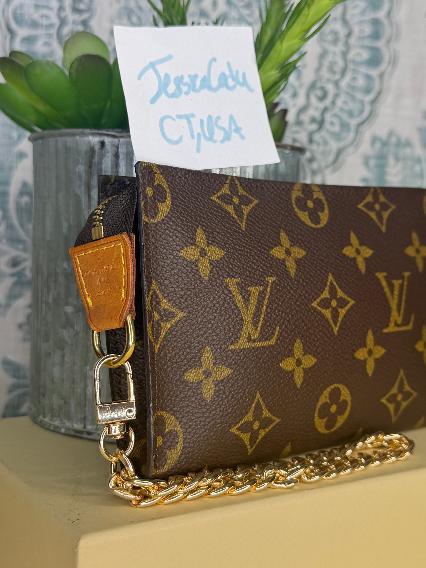Louis Vuitton Bucket PM Pochette