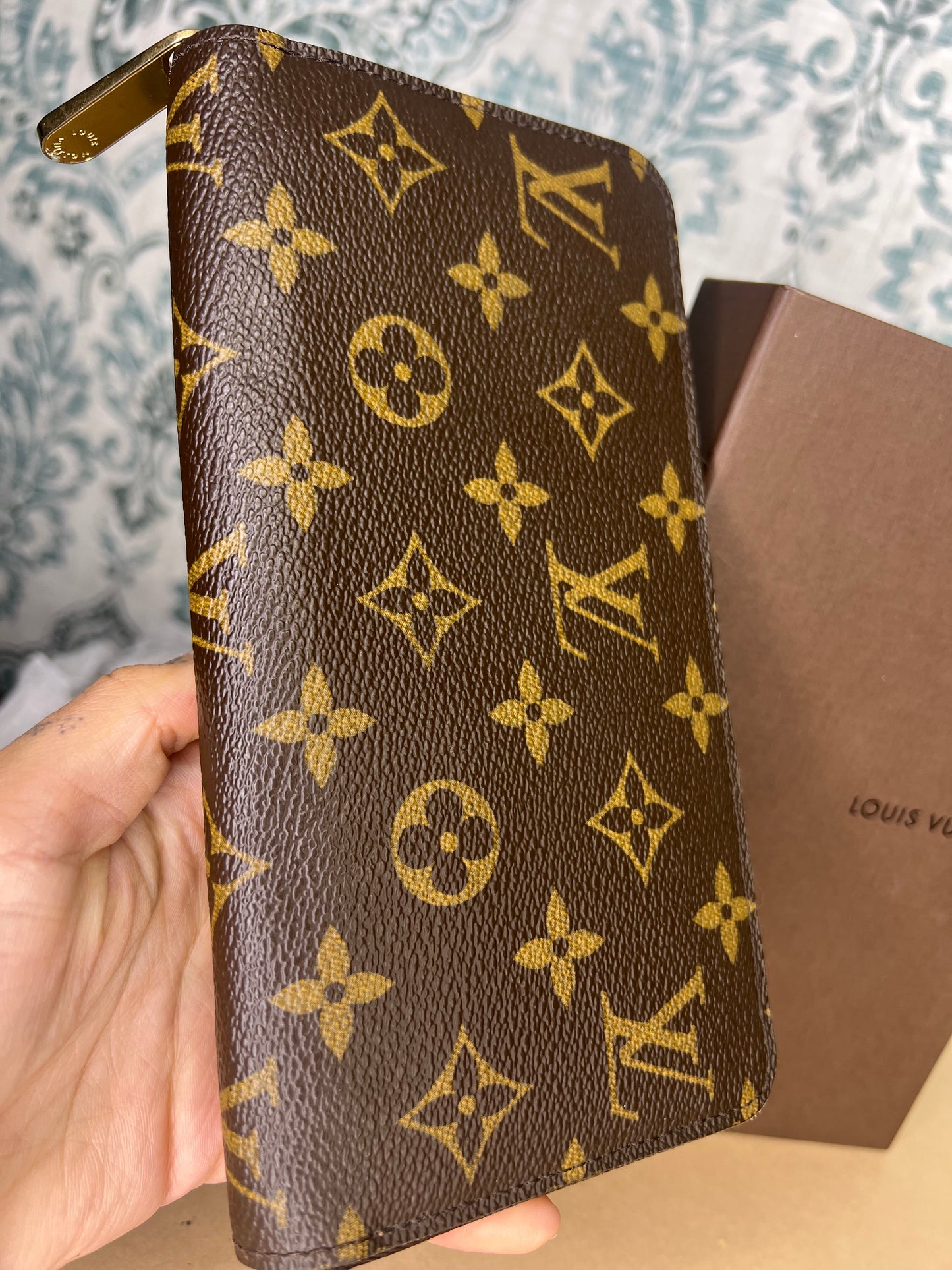 Louis Vuitton Monogram Zippy Wallet