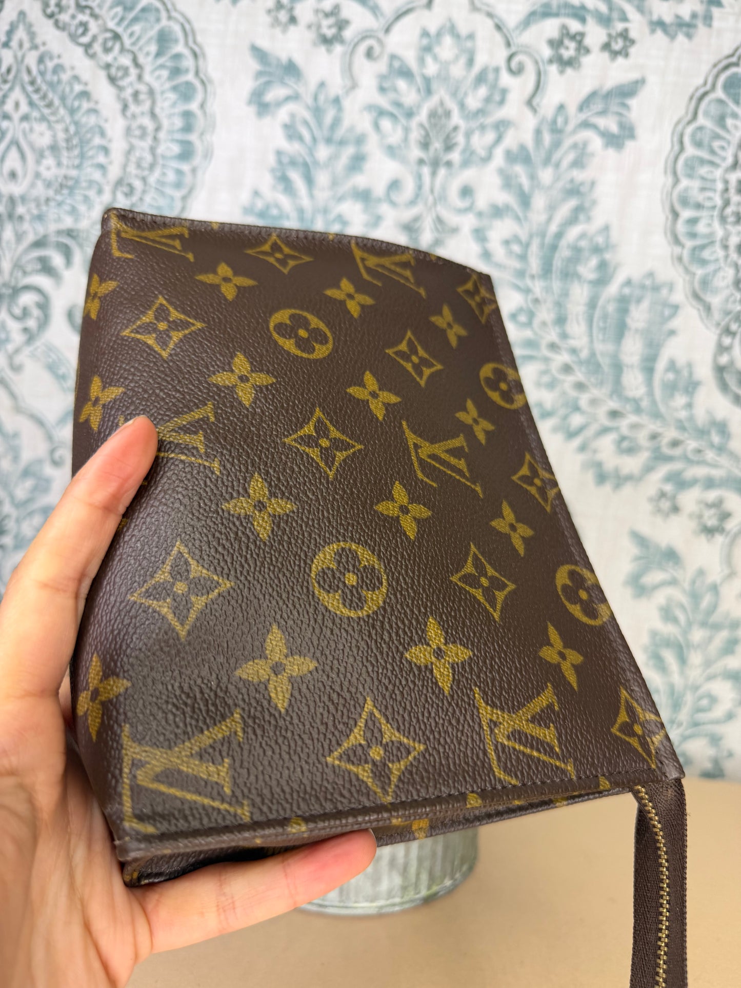 Louis Vuitton Toiletry 19