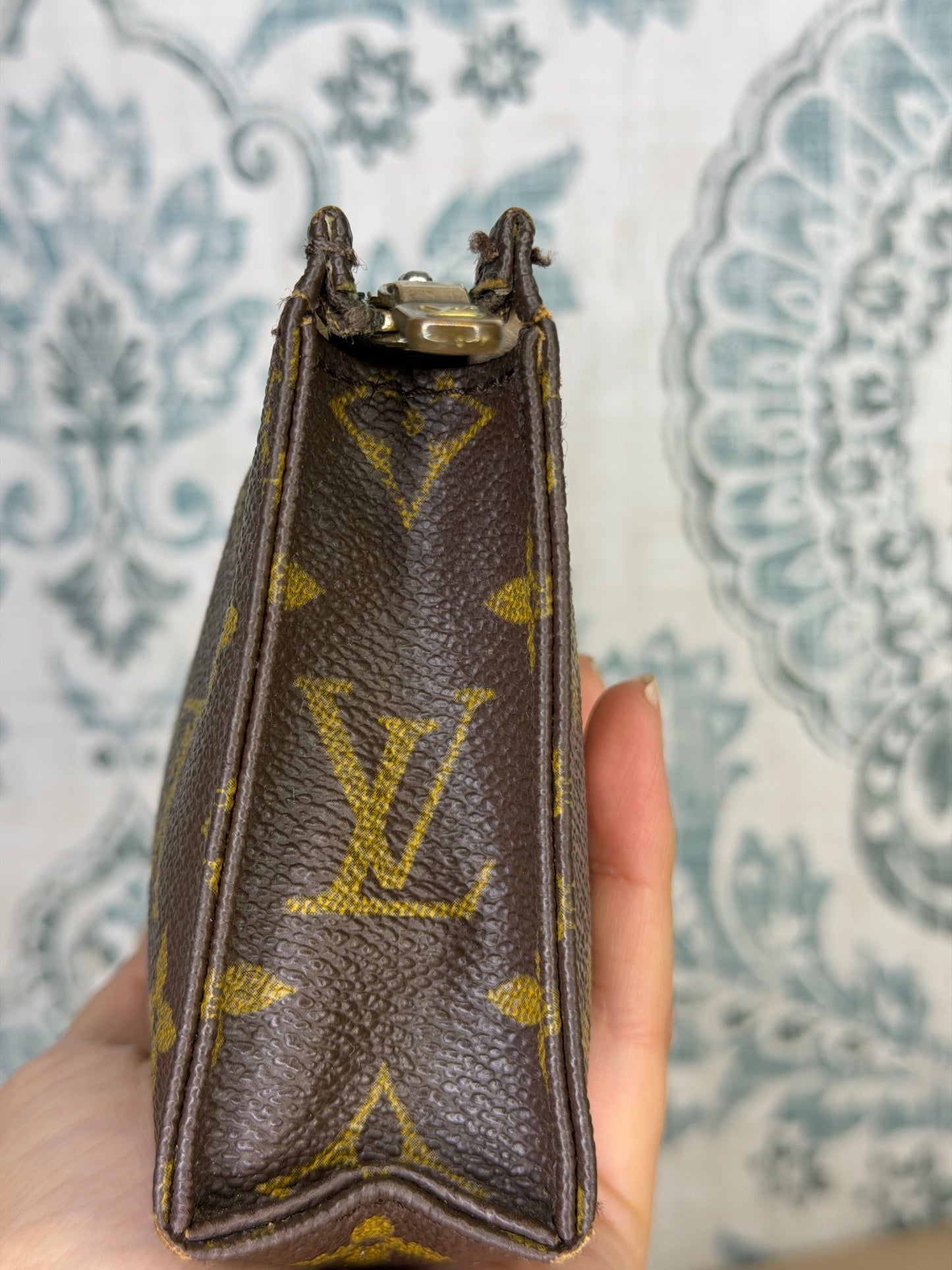 Louis Vuitton Toiletry 15