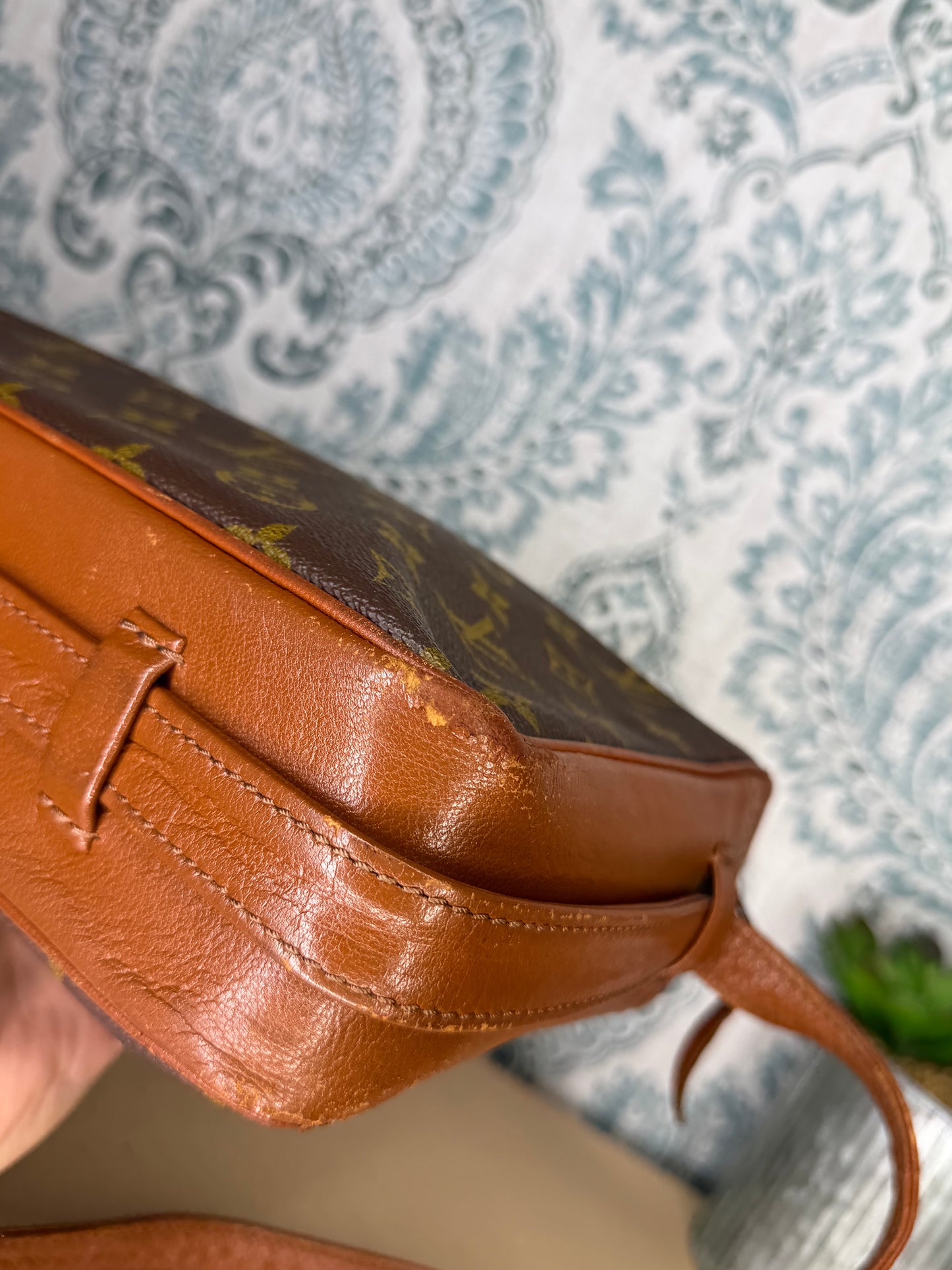 Louis Vuitton Sac Bandouliere 30 (needs new zipper)