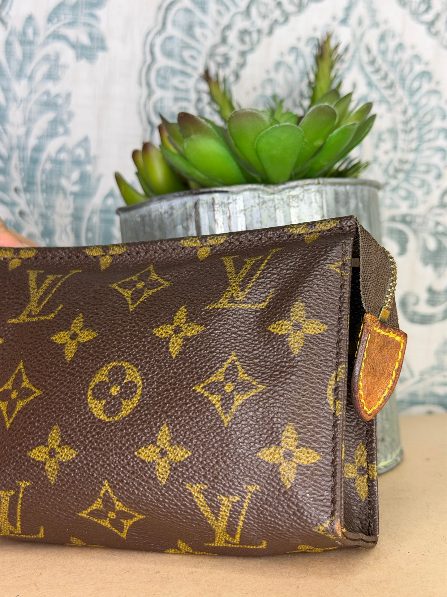 Louis Vuitton Toiletry 15