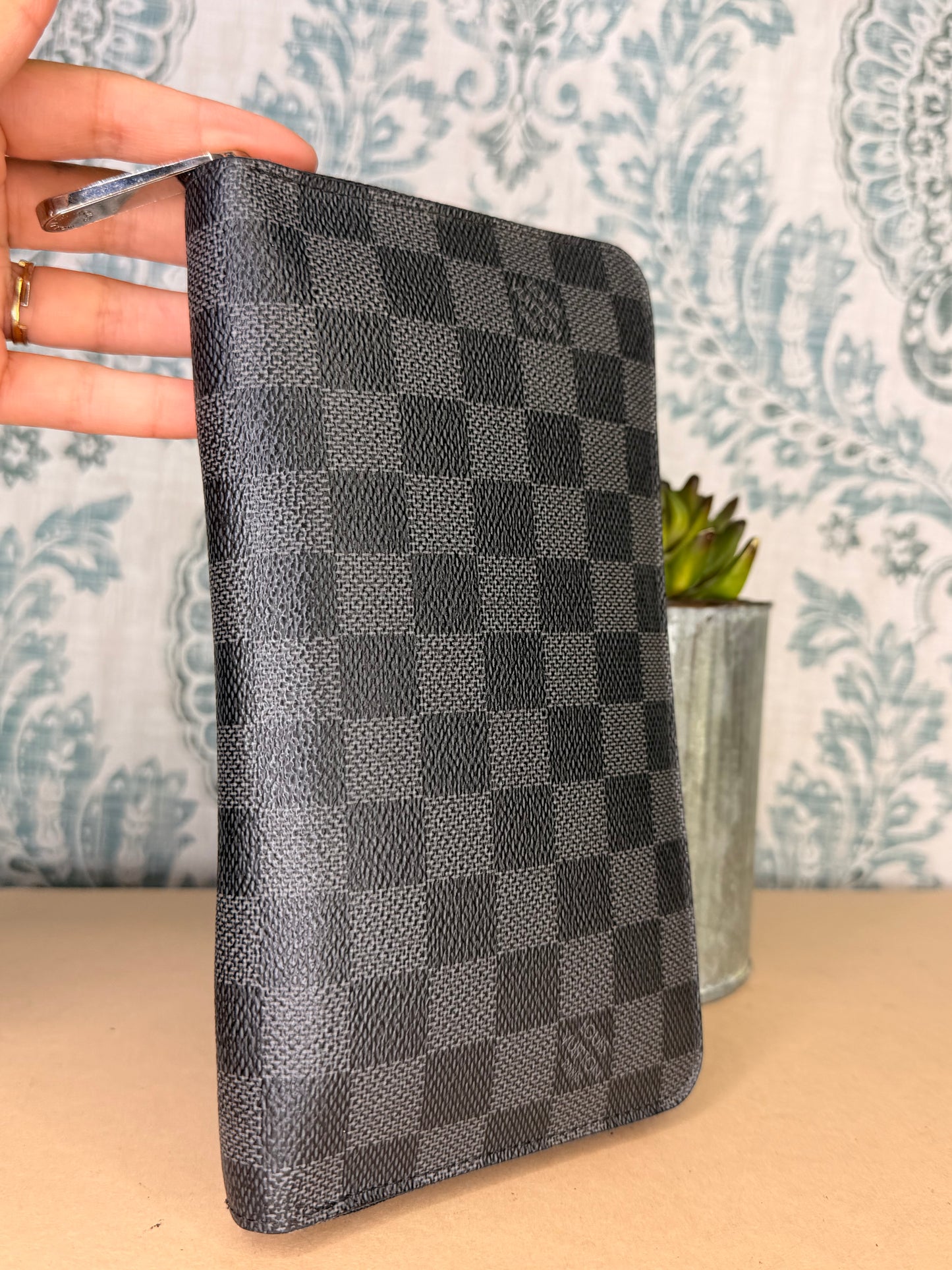 Louis Vuitton Damier Graphite Zippy Organizer