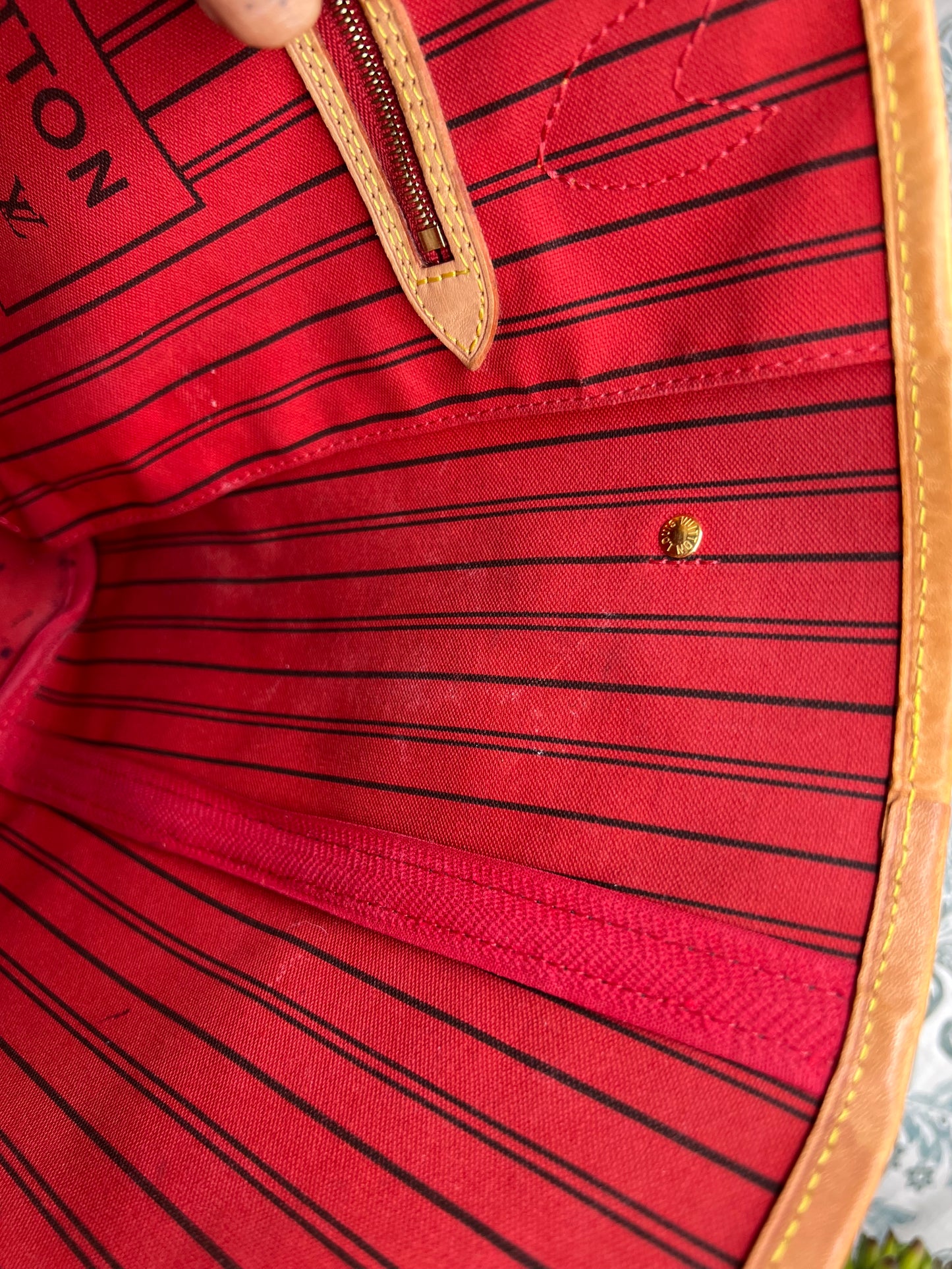 Neverfull MM Cherry Red