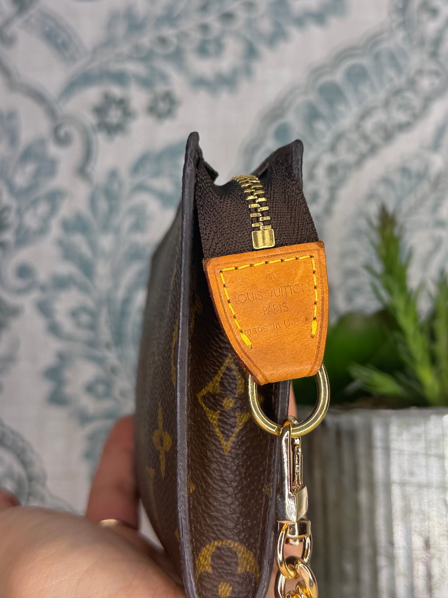 Louis Vuitton Bucket PM Pochette