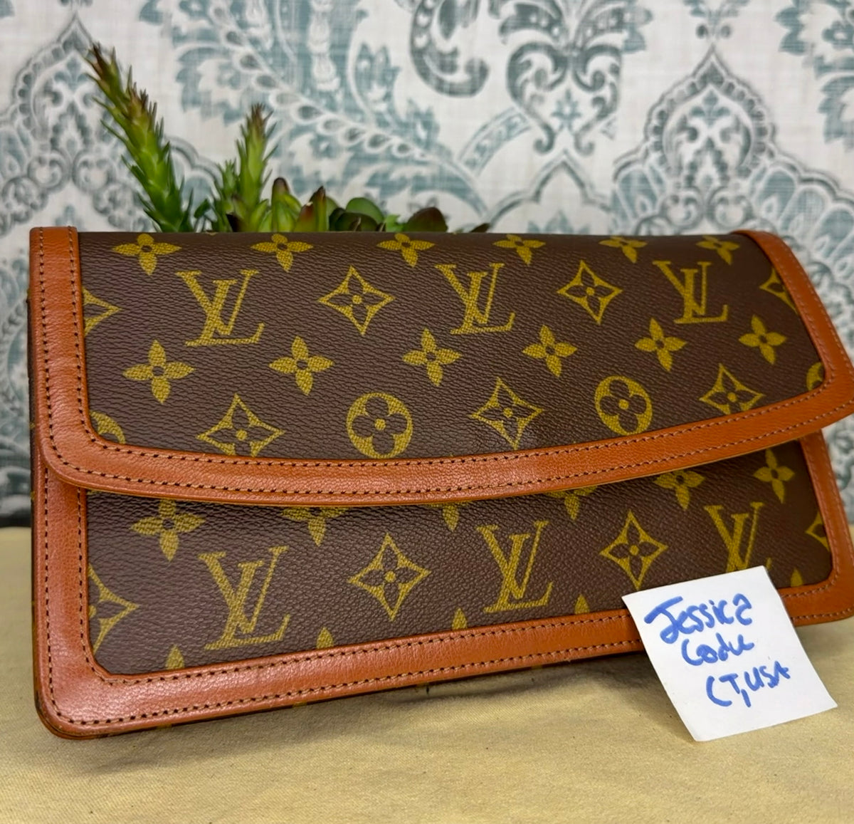 Louis Vuitton Pochette Dame PM Clutch