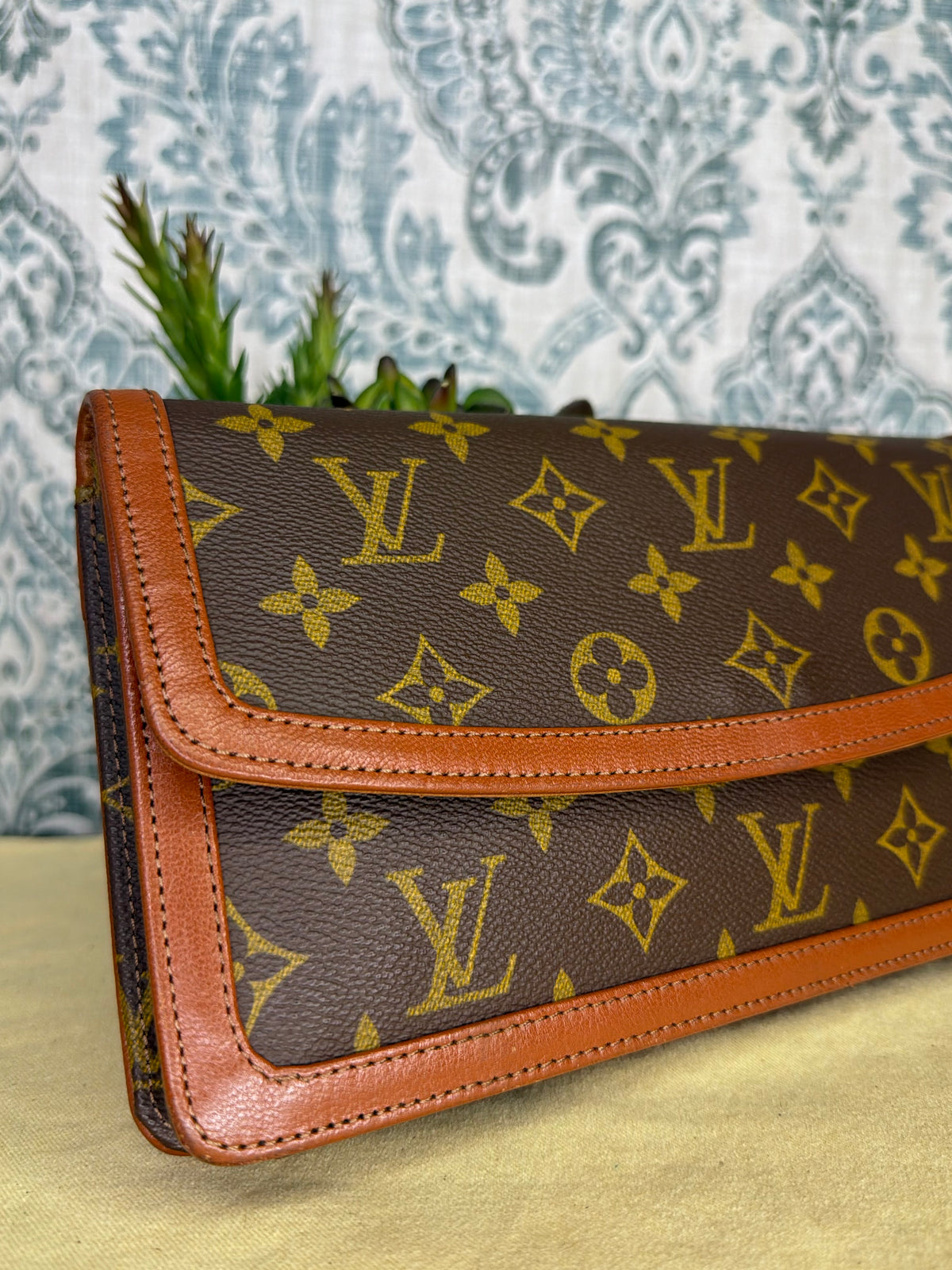 Louis Vuitton Pochette Dame PM Clutch