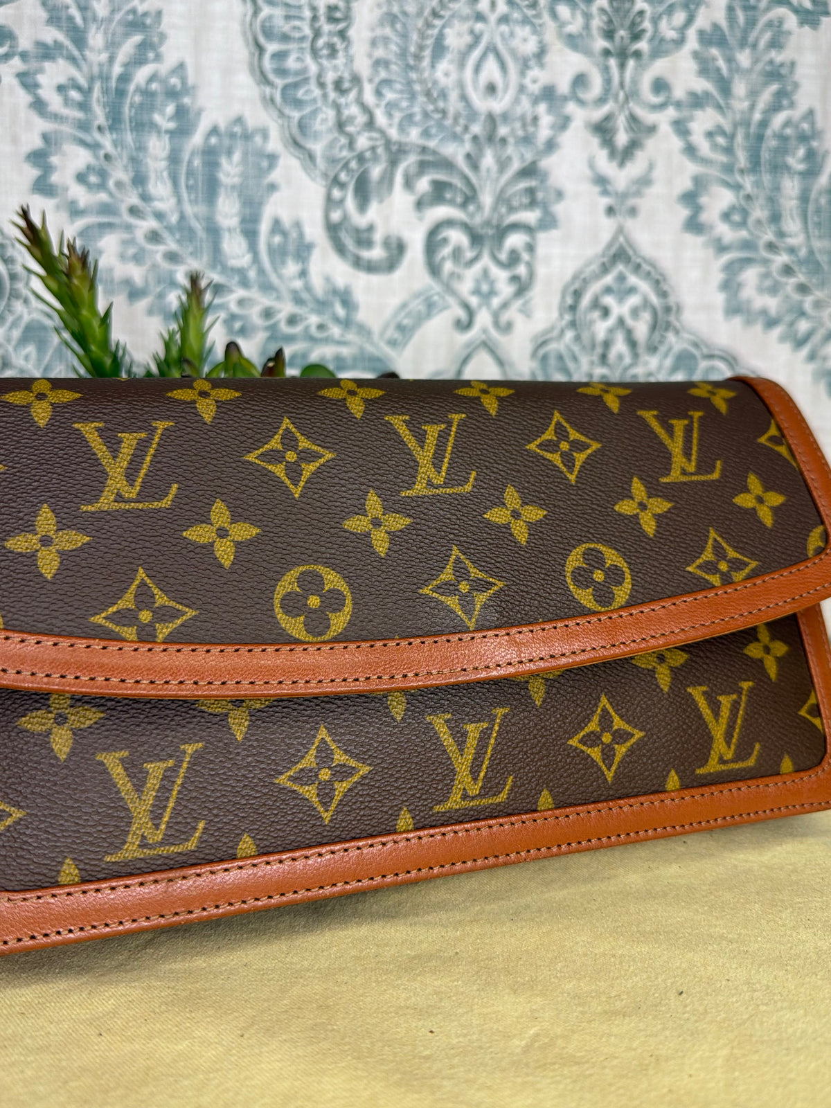 Louis Vuitton Pochette Dame PM Clutch