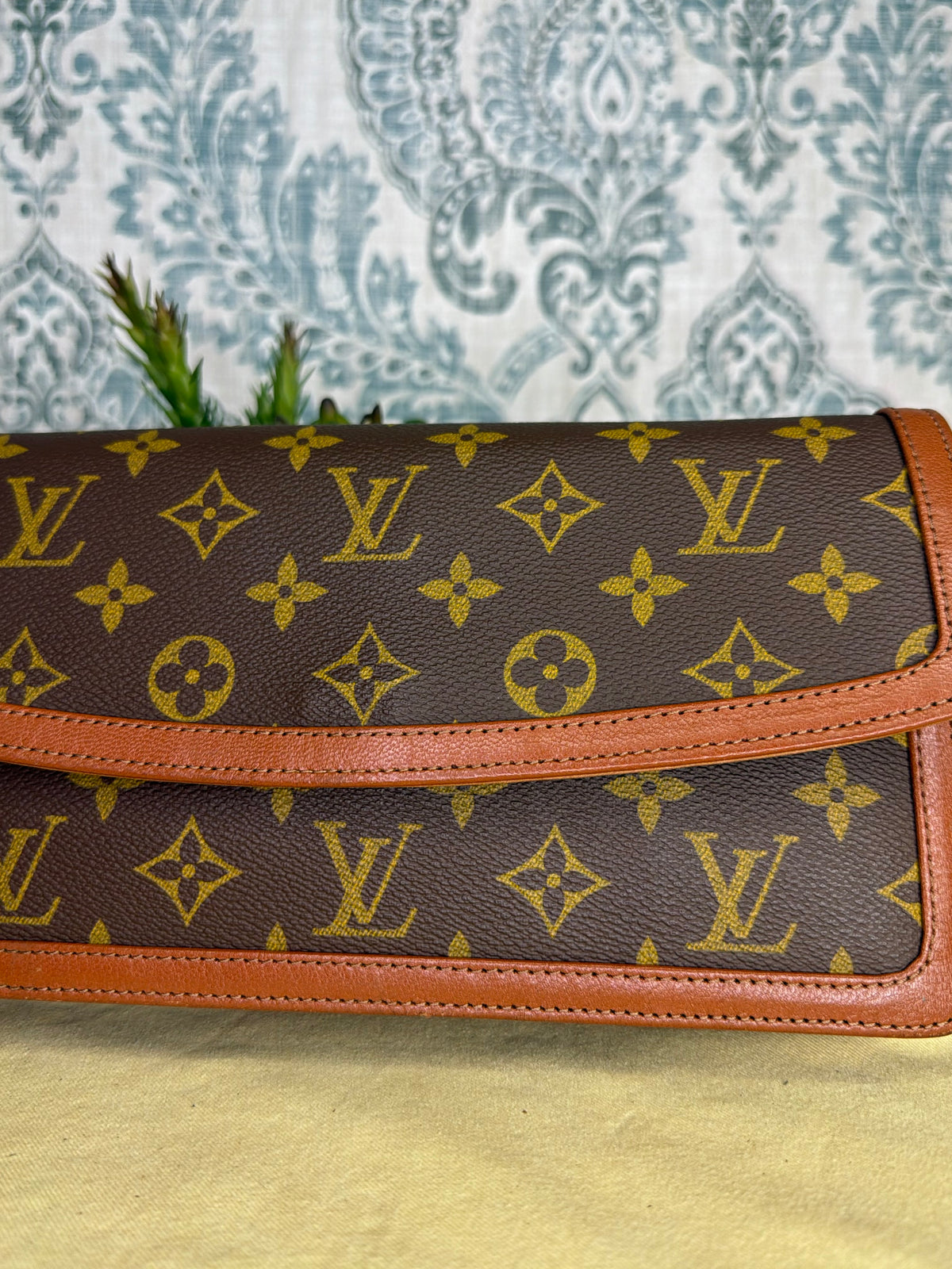 Louis Vuitton Pochette Dame PM Clutch