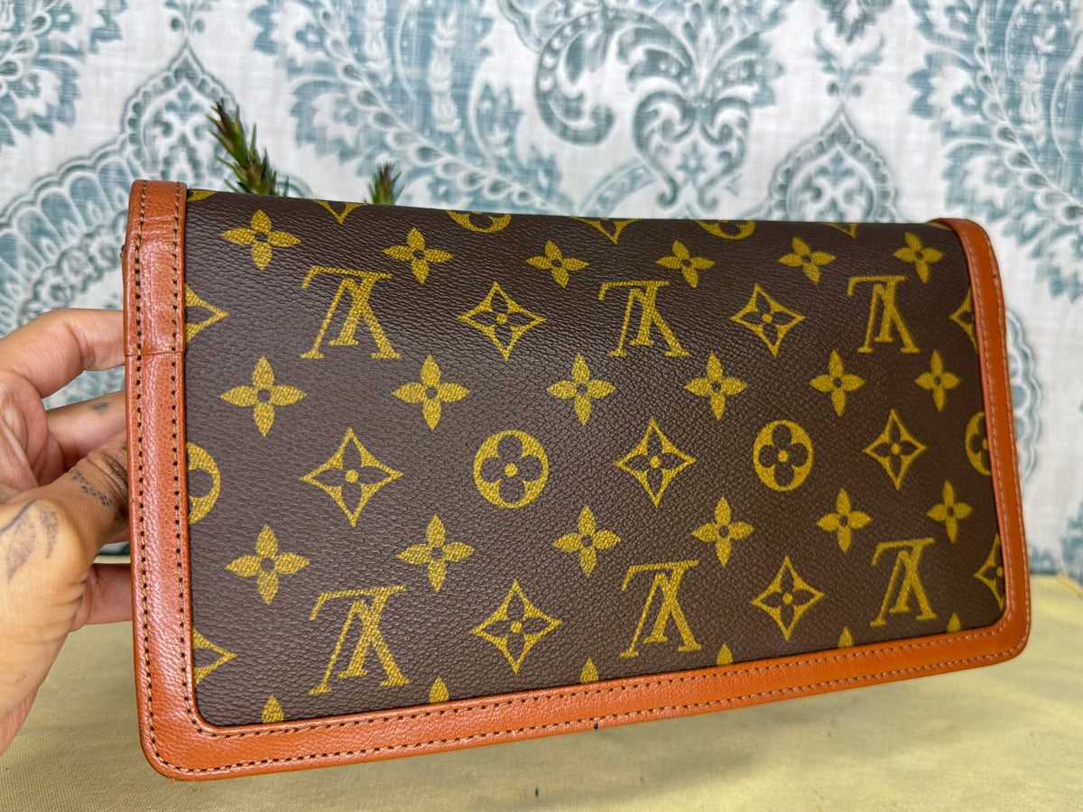 Louis Vuitton Pochette Dame PM Clutch