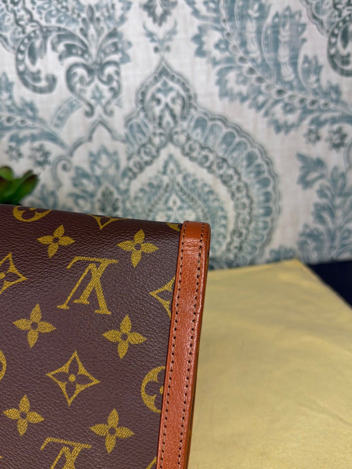 Louis Vuitton Pochette Dame PM Clutch