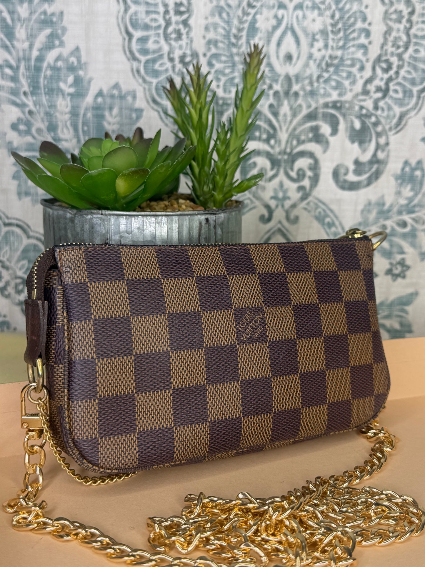 Louis Vuitton Damier Ebene Bucket Pochette