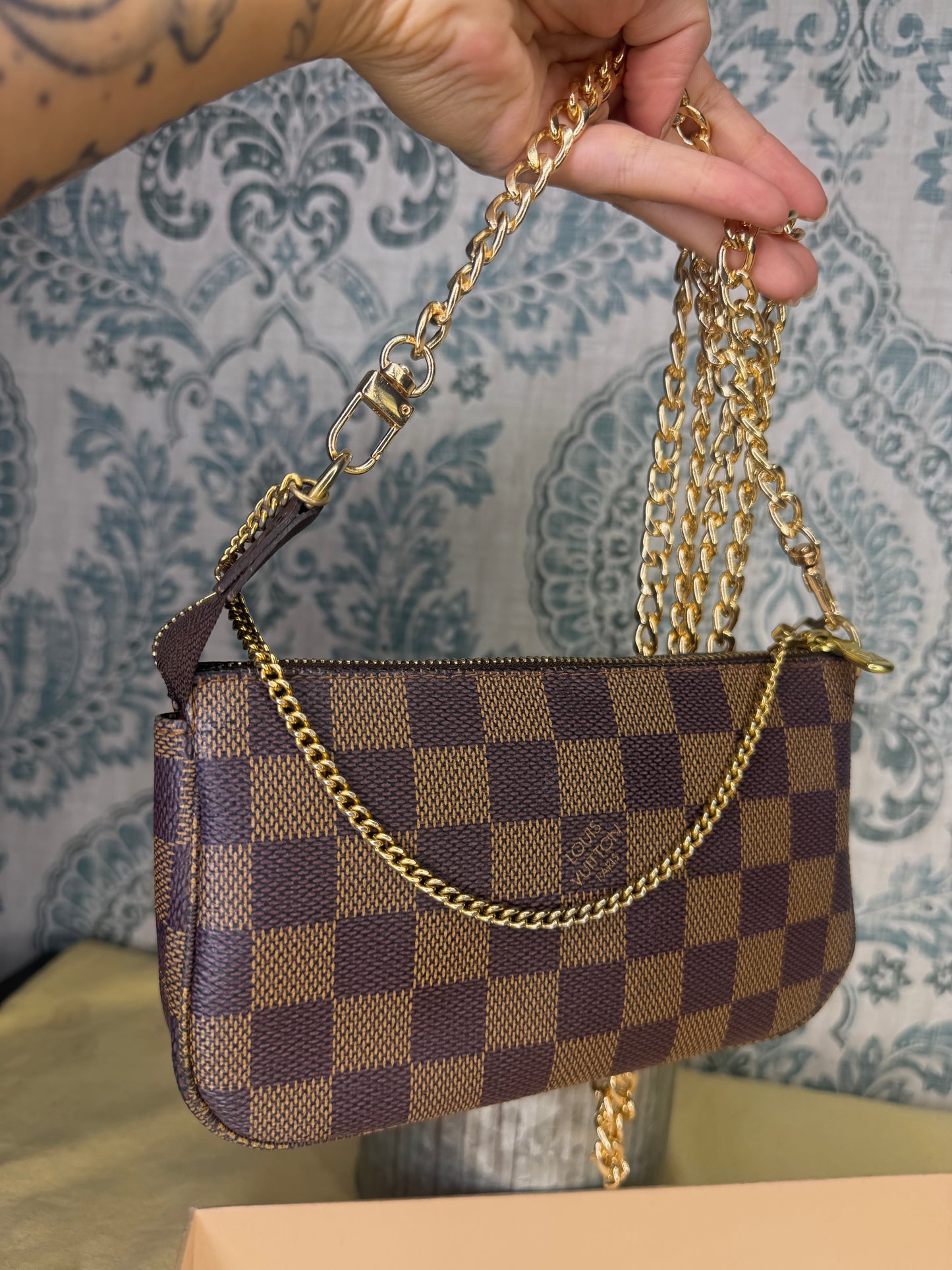 Louis Vuitton Damier Ebene Bucket Pochette