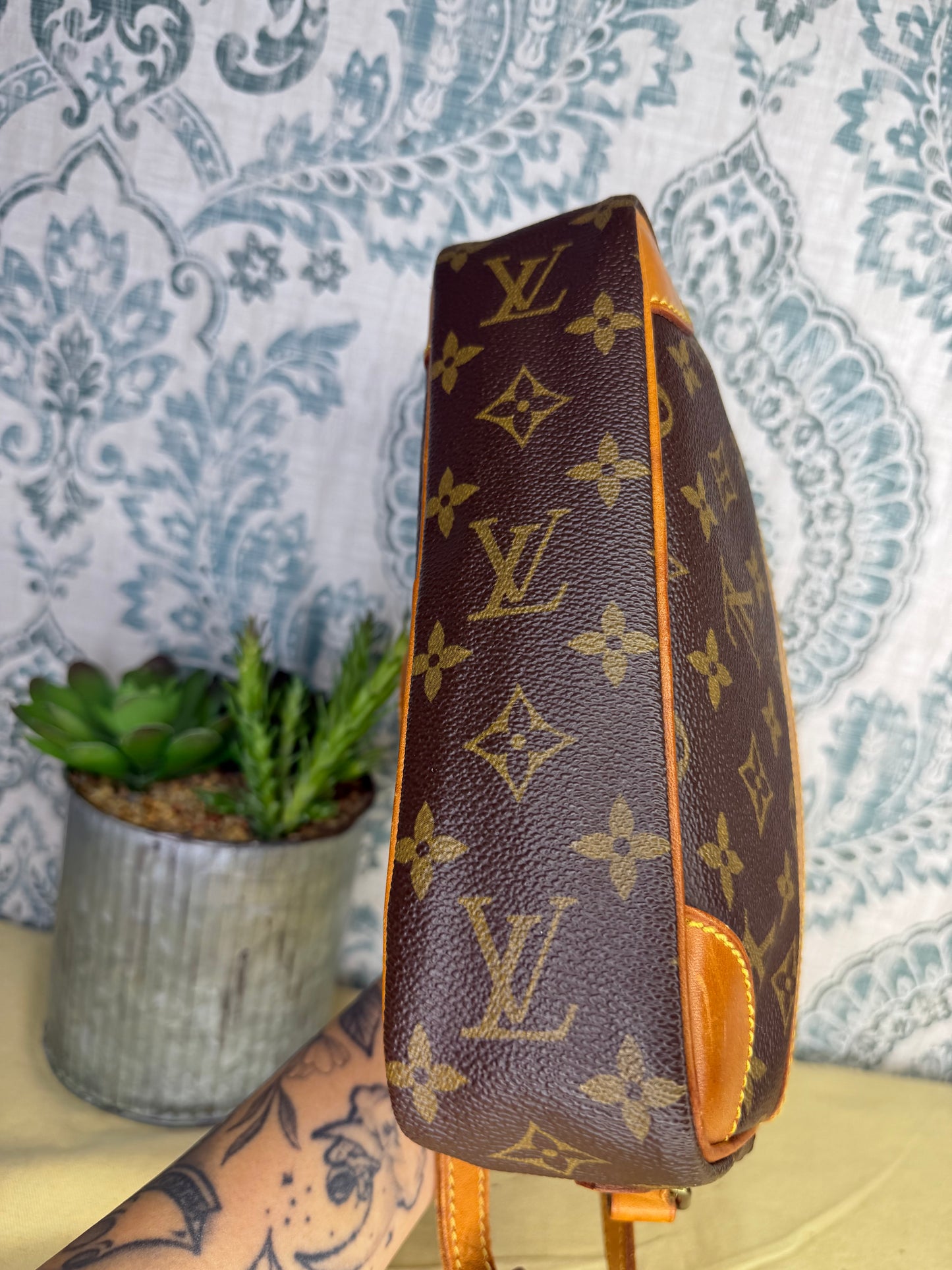 Louis Vuitton Trocadero 23