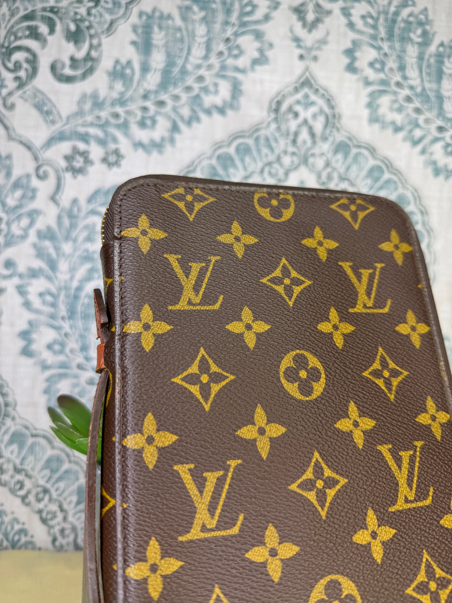 Louis Vuitton Escapade Travel Organizer Wallet