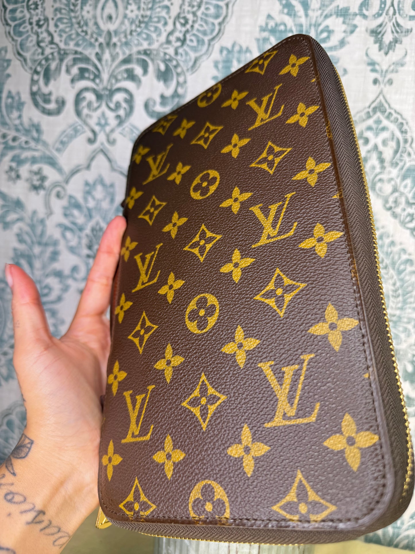 Louis Vuitton Escapade Travel Organizer Wallet