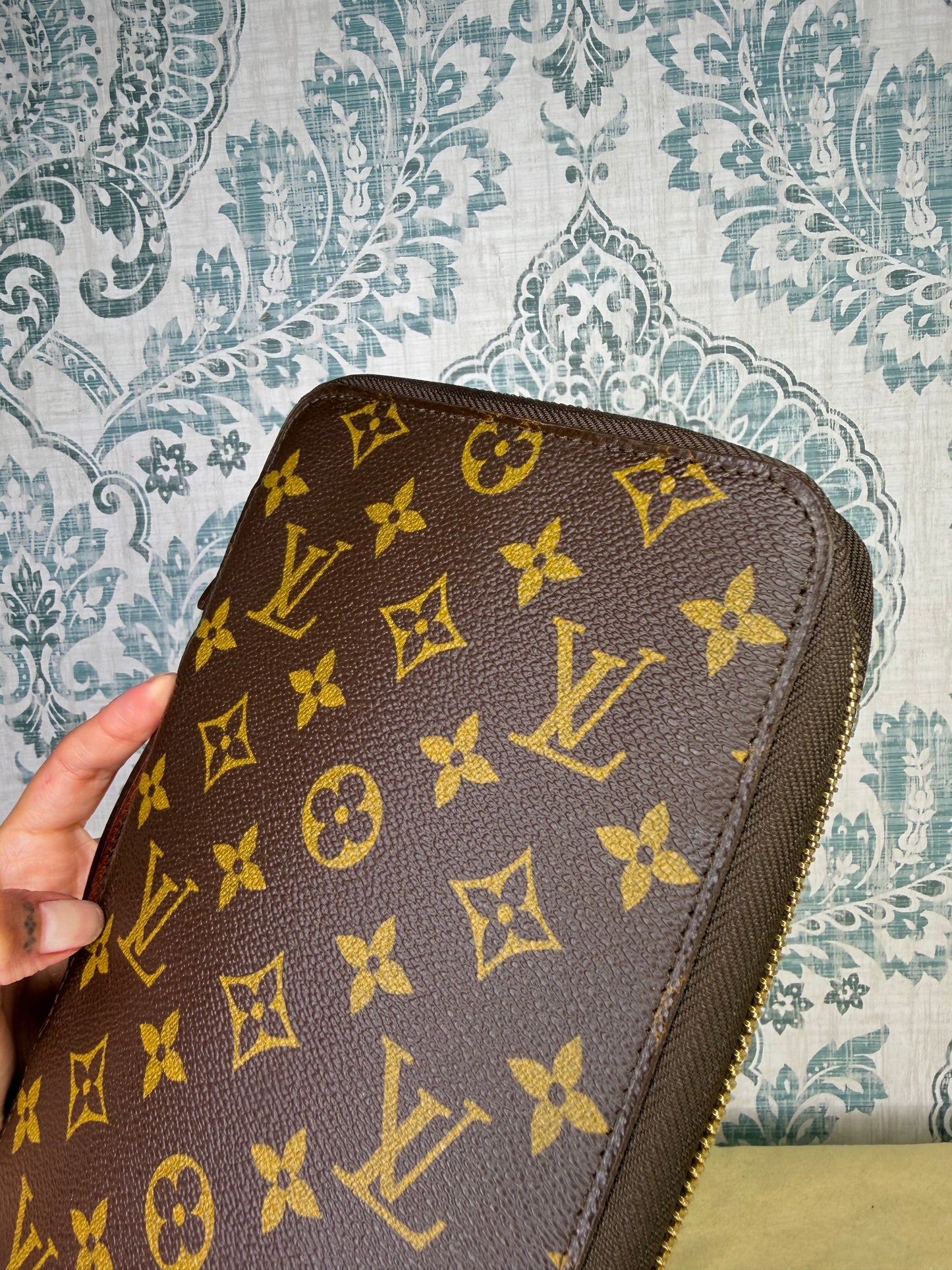 Louis Vuitton Escapade Travel Organizer Wallet