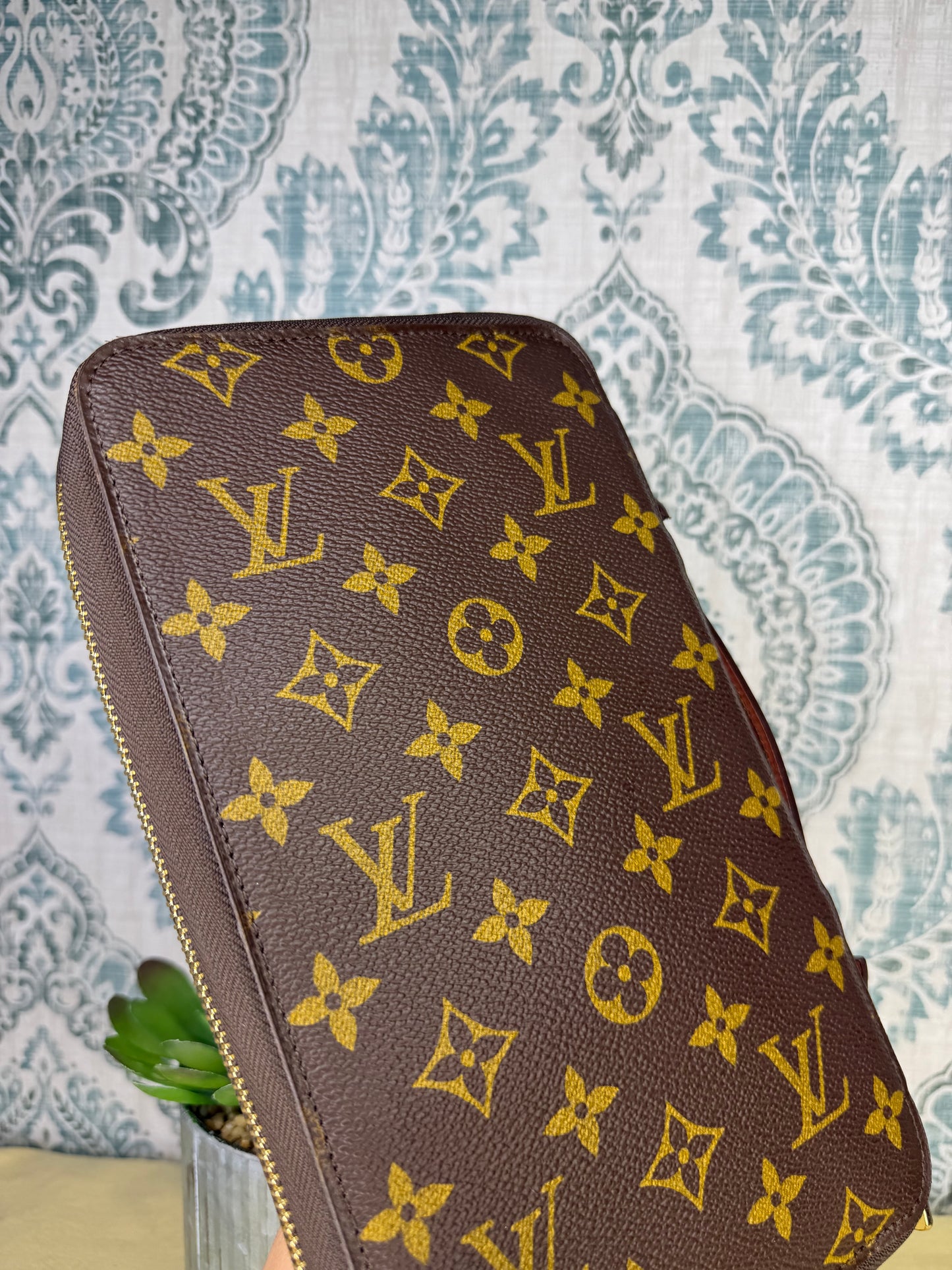 Louis Vuitton Escapade Travel Organizer Wallet
