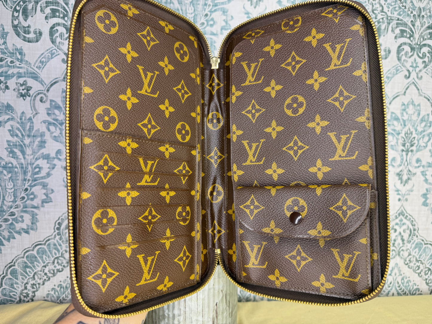 Louis Vuitton Escapade Travel Organizer Wallet