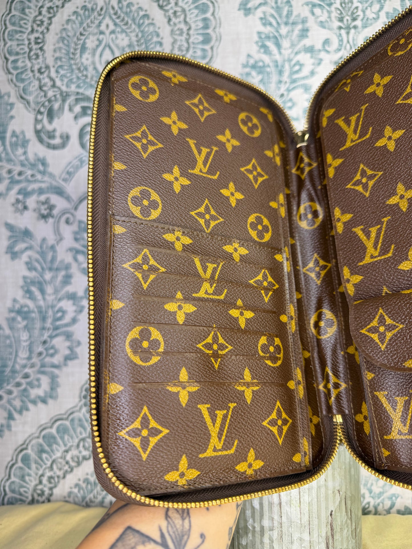 Louis Vuitton Escapade Travel Organizer Wallet