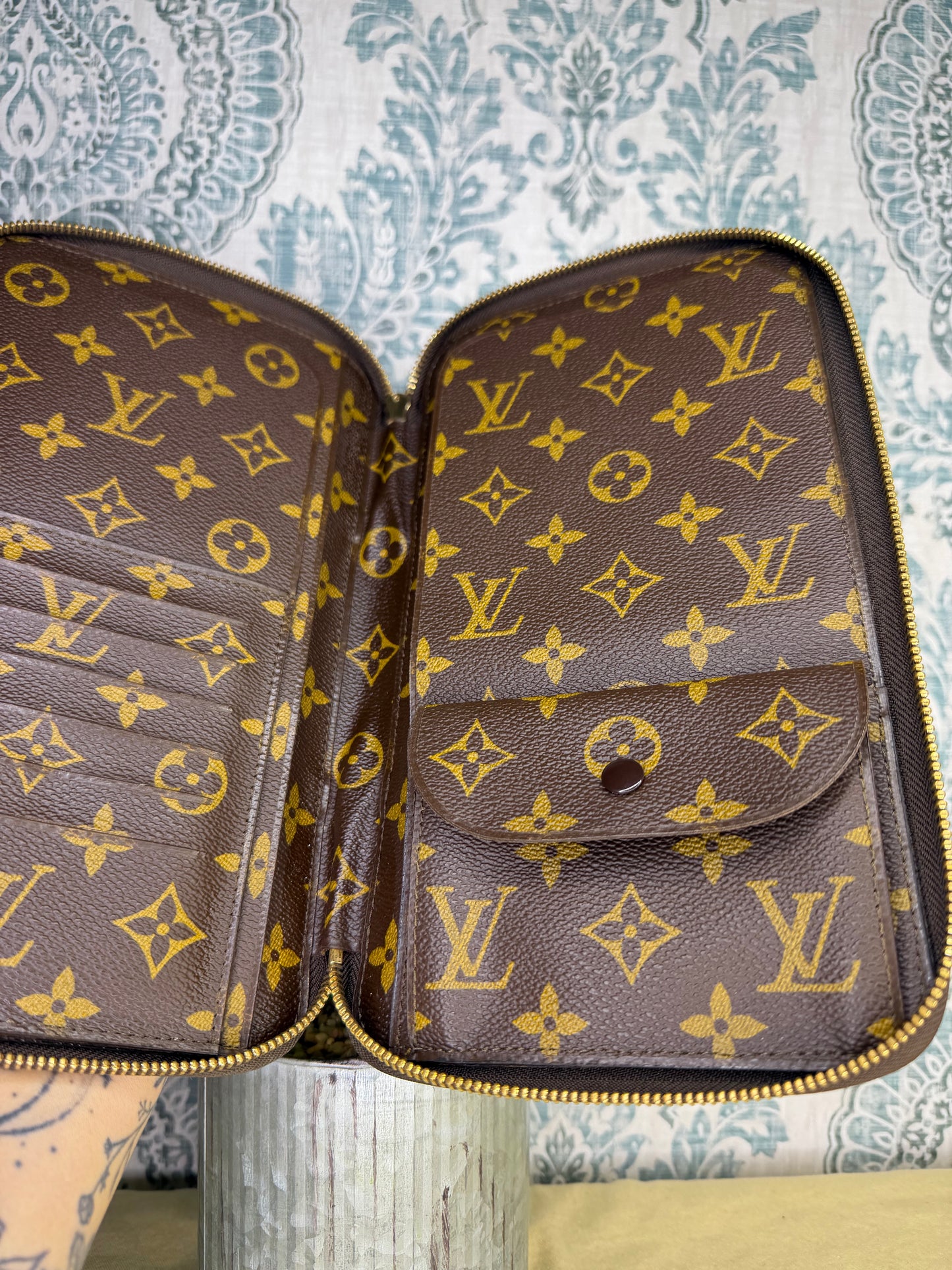Louis Vuitton Escapade Travel Organizer Wallet
