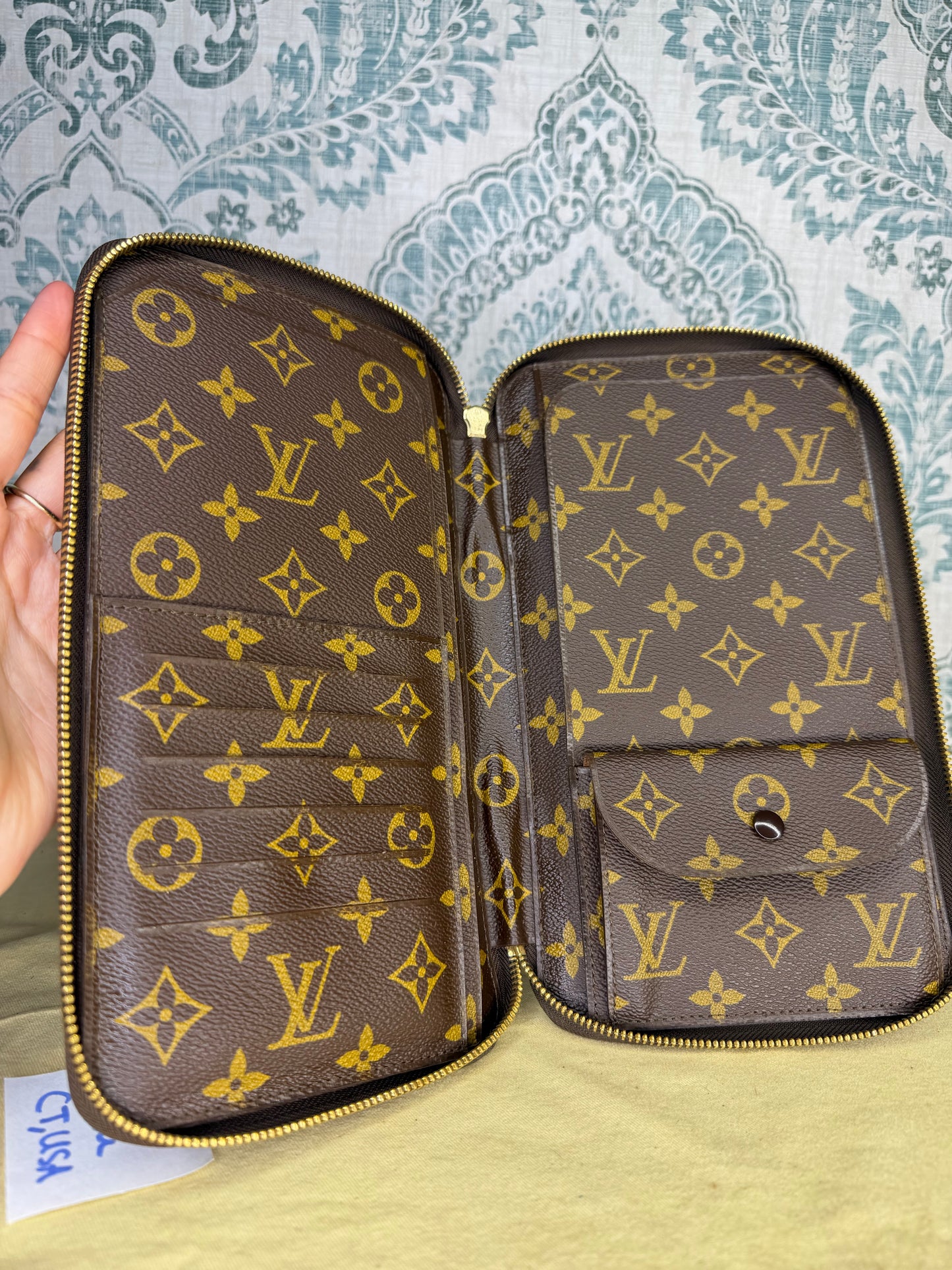 Louis Vuitton Escapade Travel Organizer Wallet