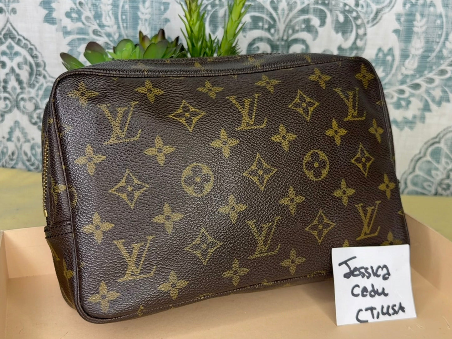 Louis Vuitton Trousse 23