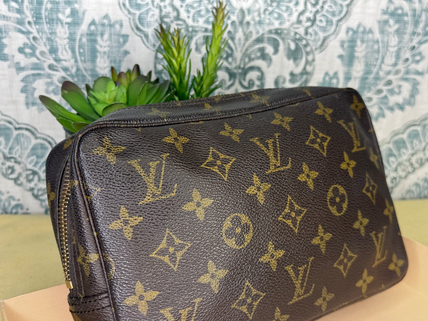 Louis Vuitton Trousse 23