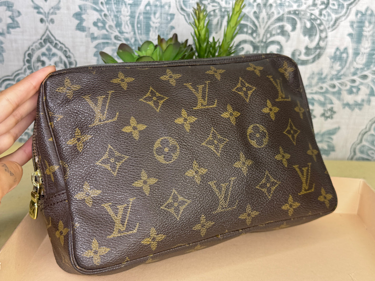 Louis Vuitton Trousse 23