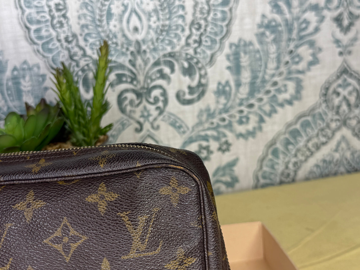 Louis Vuitton Trousse 23
