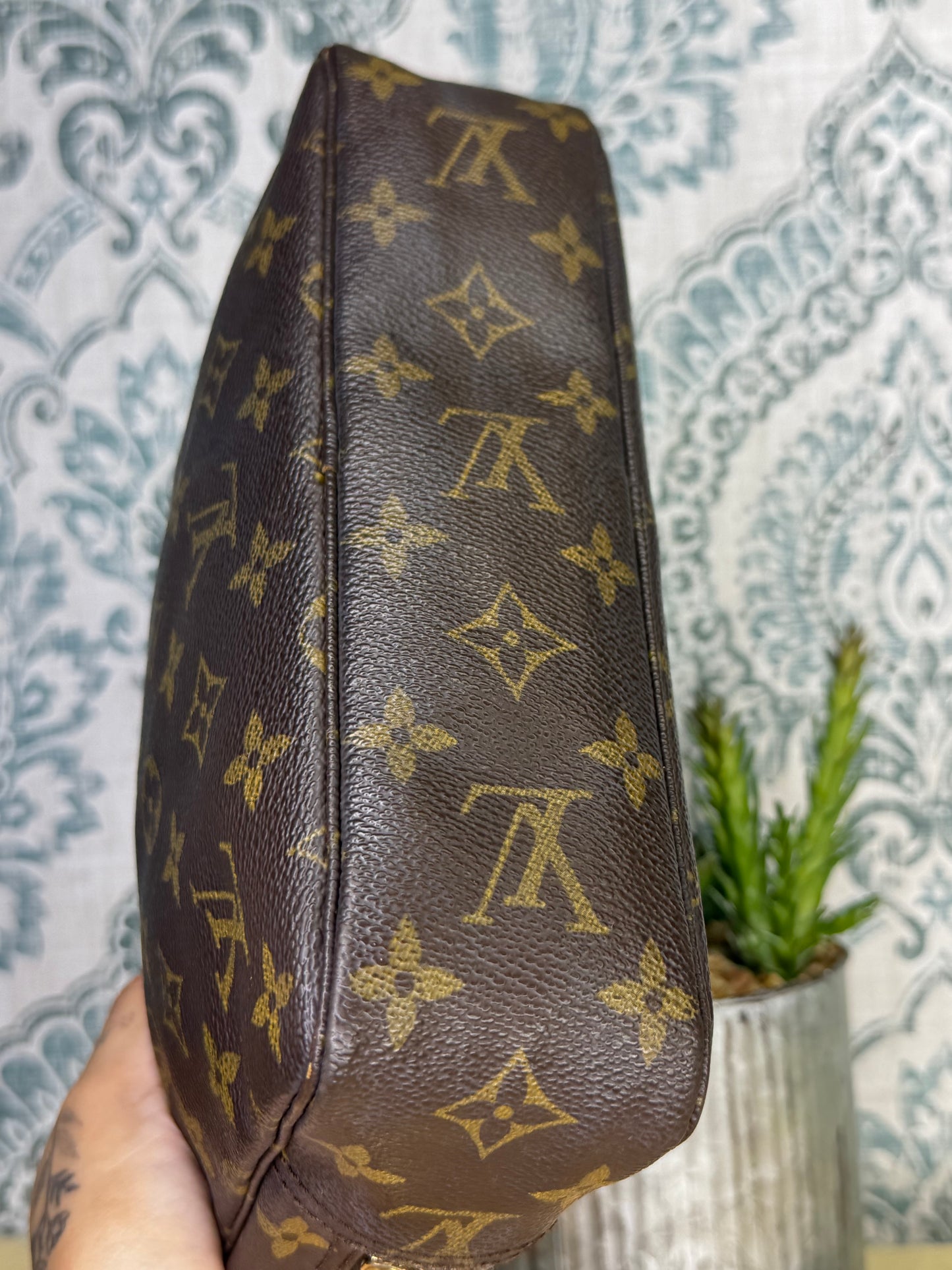 Louis Vuitton Trousse 23