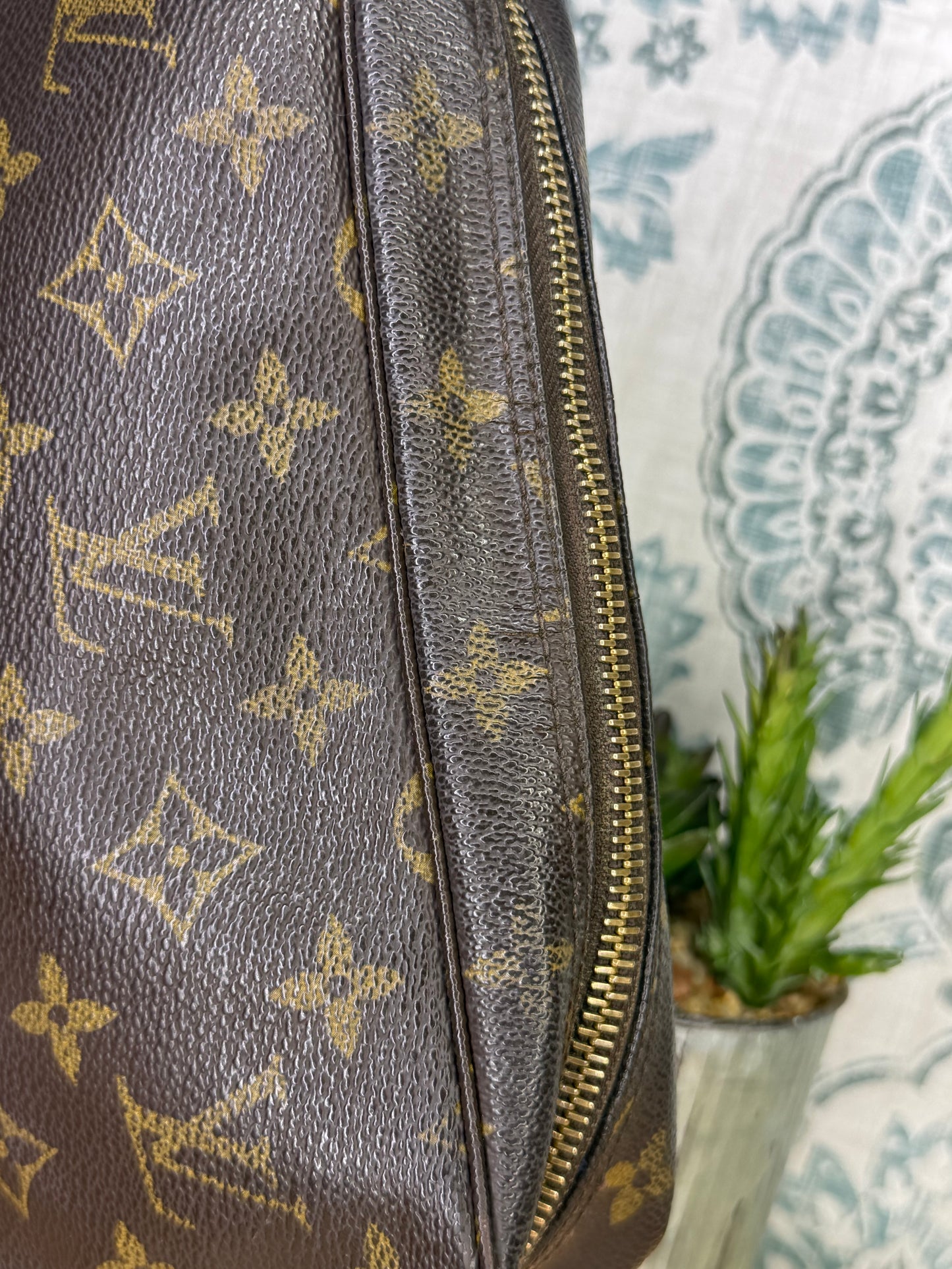 Louis Vuitton Trousse 23