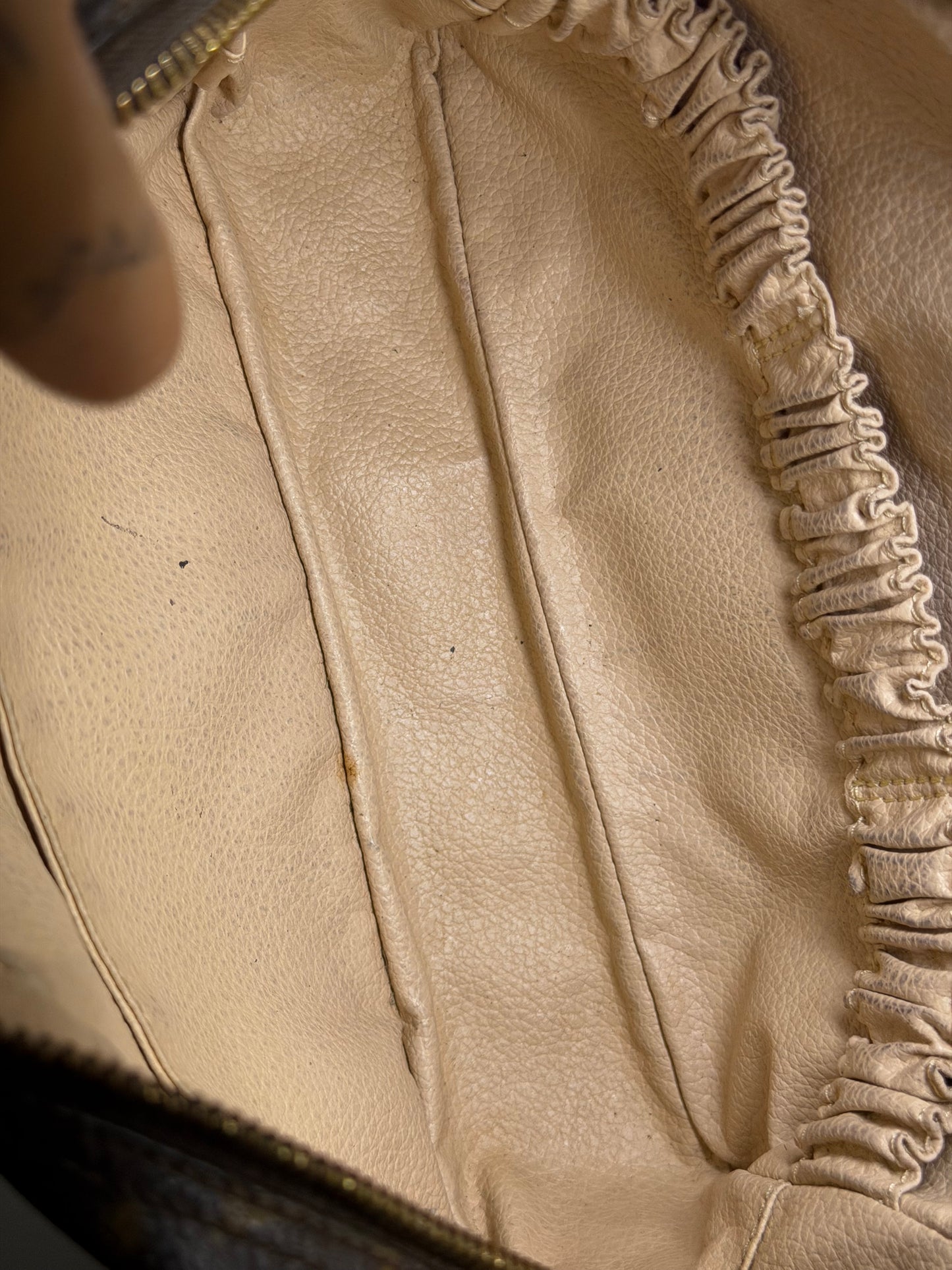 Louis Vuitton Trousse 23